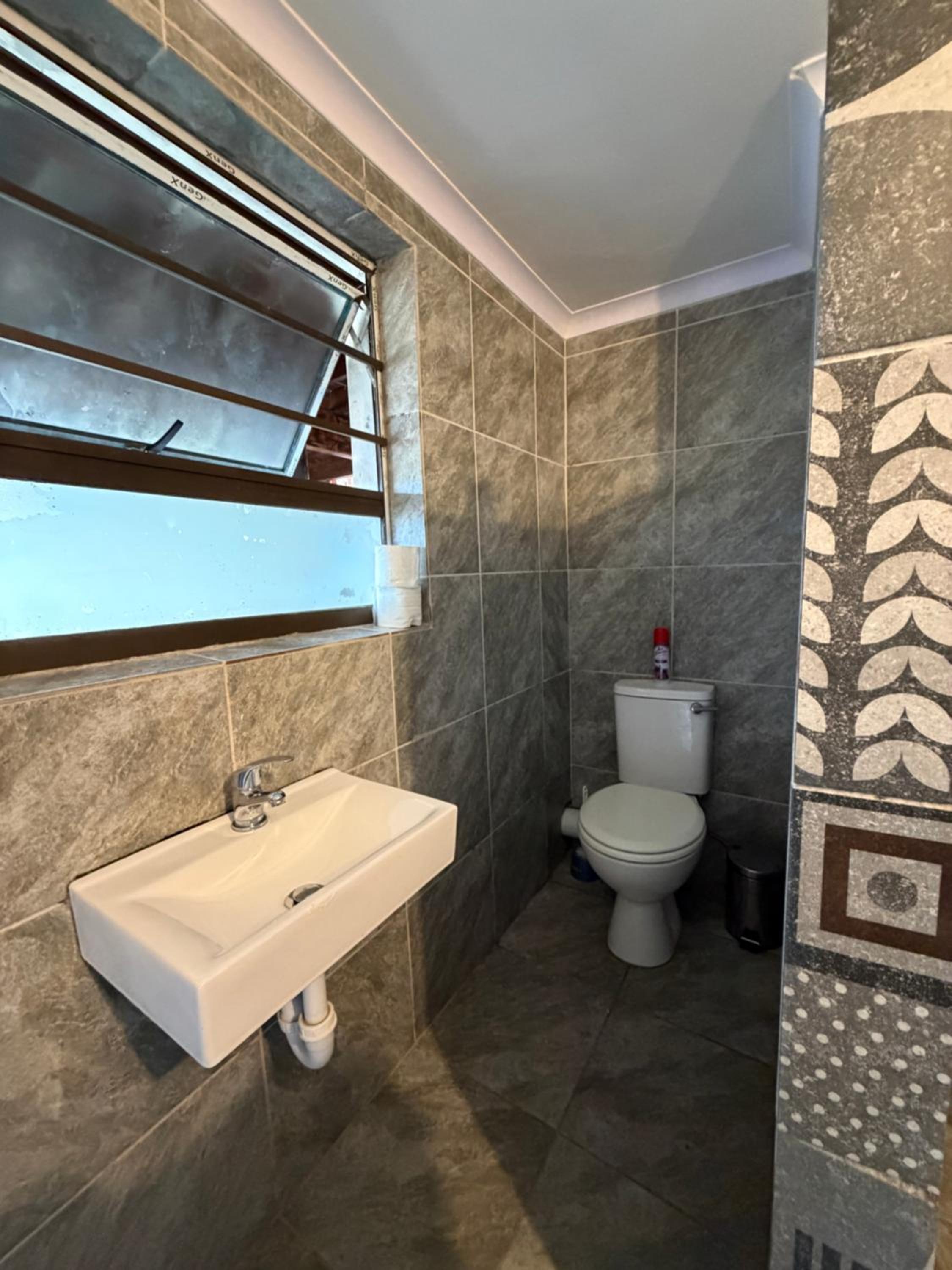 Budget Double Room - Photo 7
