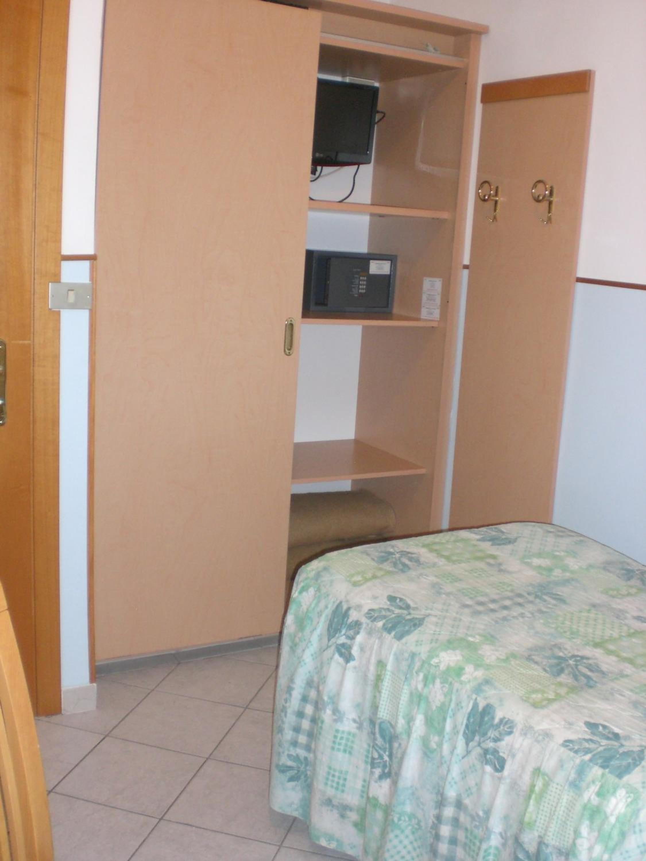 Single Room photo 2