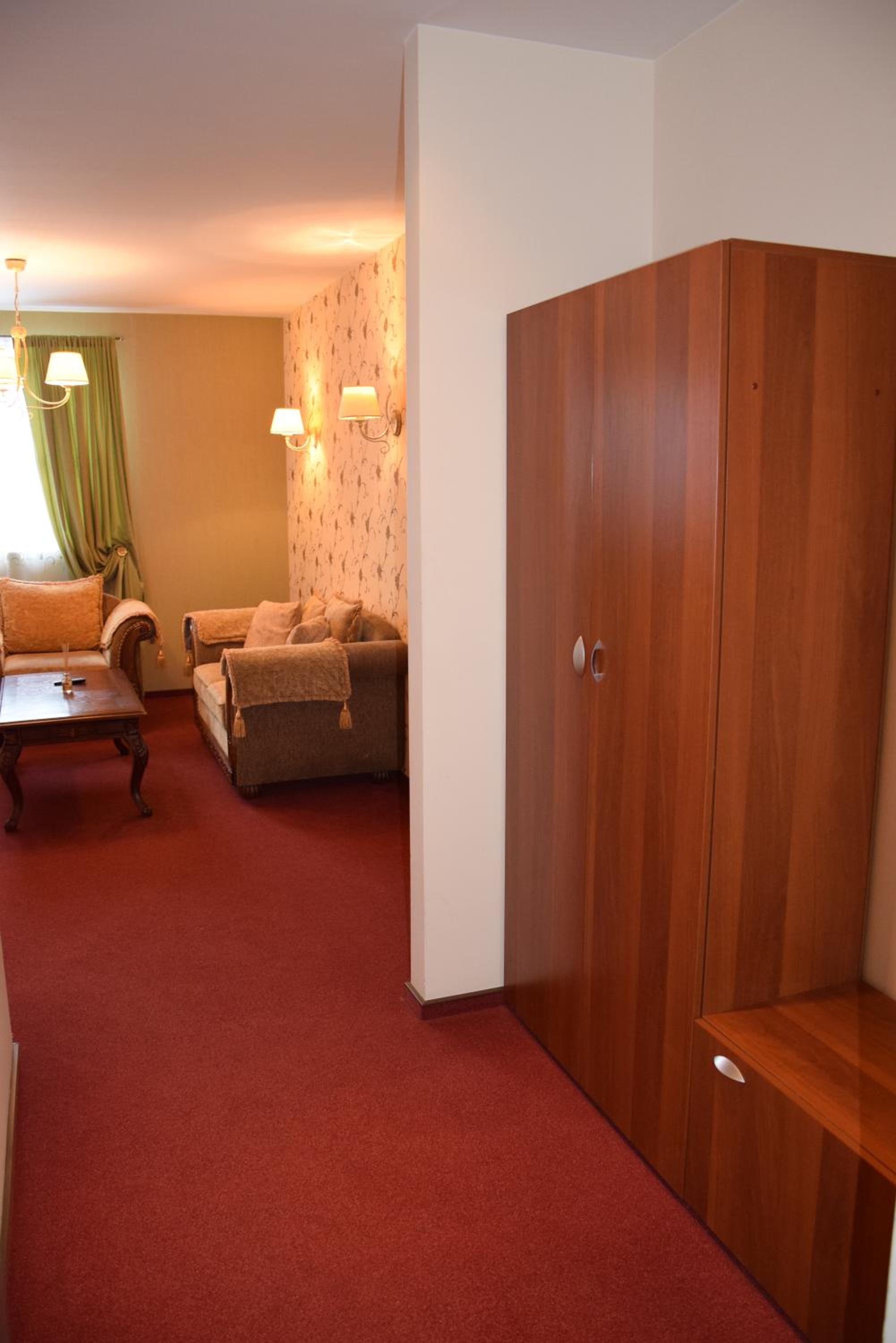 Suite - Photo 5