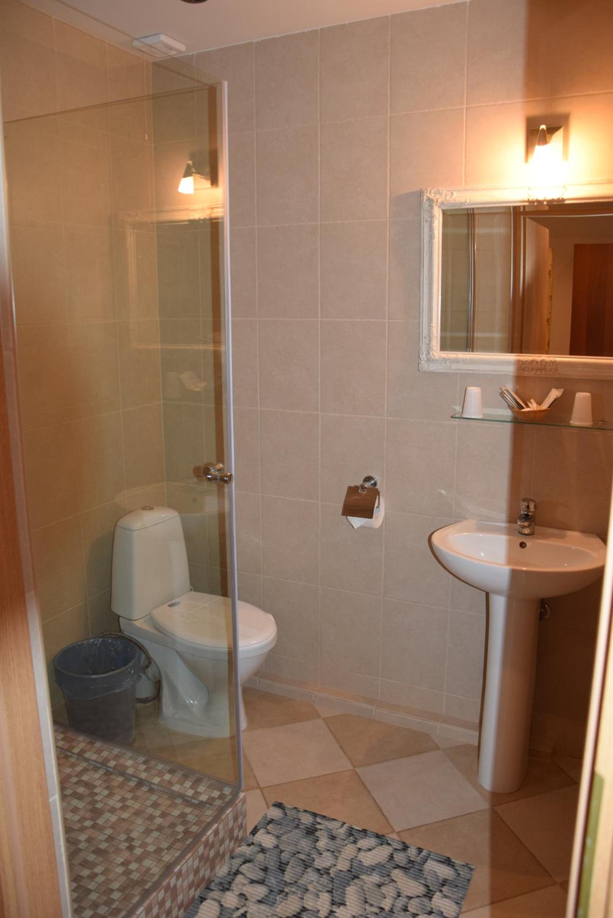 Quadruple Room - Photo 5