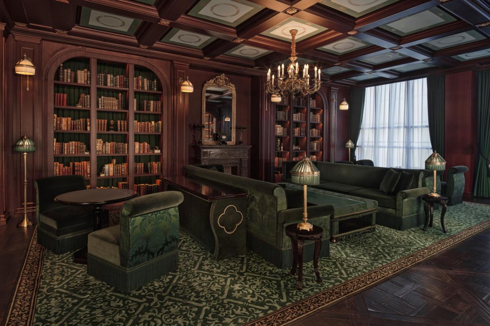 Corner Junior King Suite with City View, La Maison Boutique for 2
