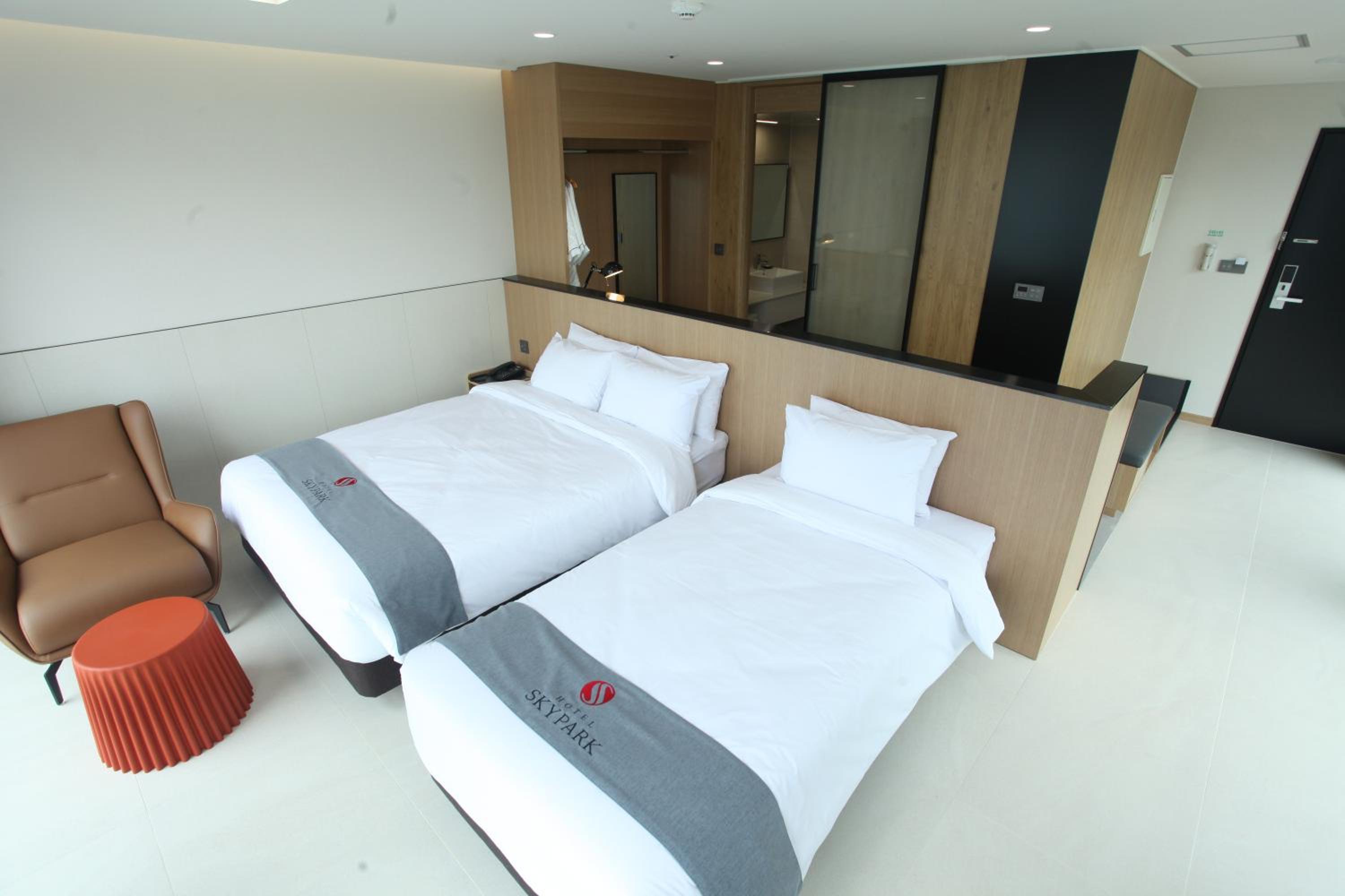 Corner Deluxe Twin - Photo 4
