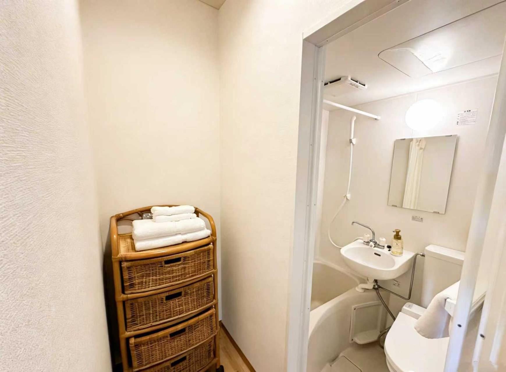 Budget Twin Room - Photo 3