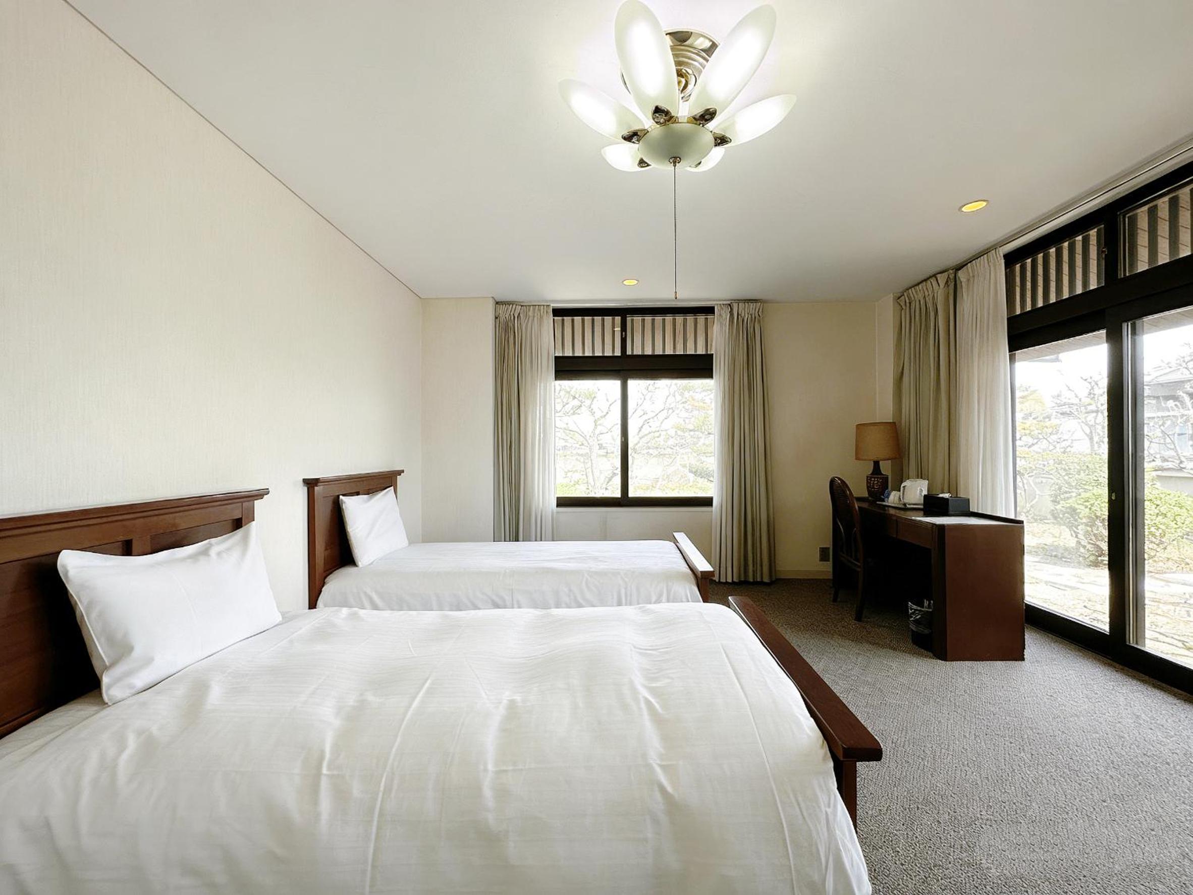Budget Twin Room - Photo 5