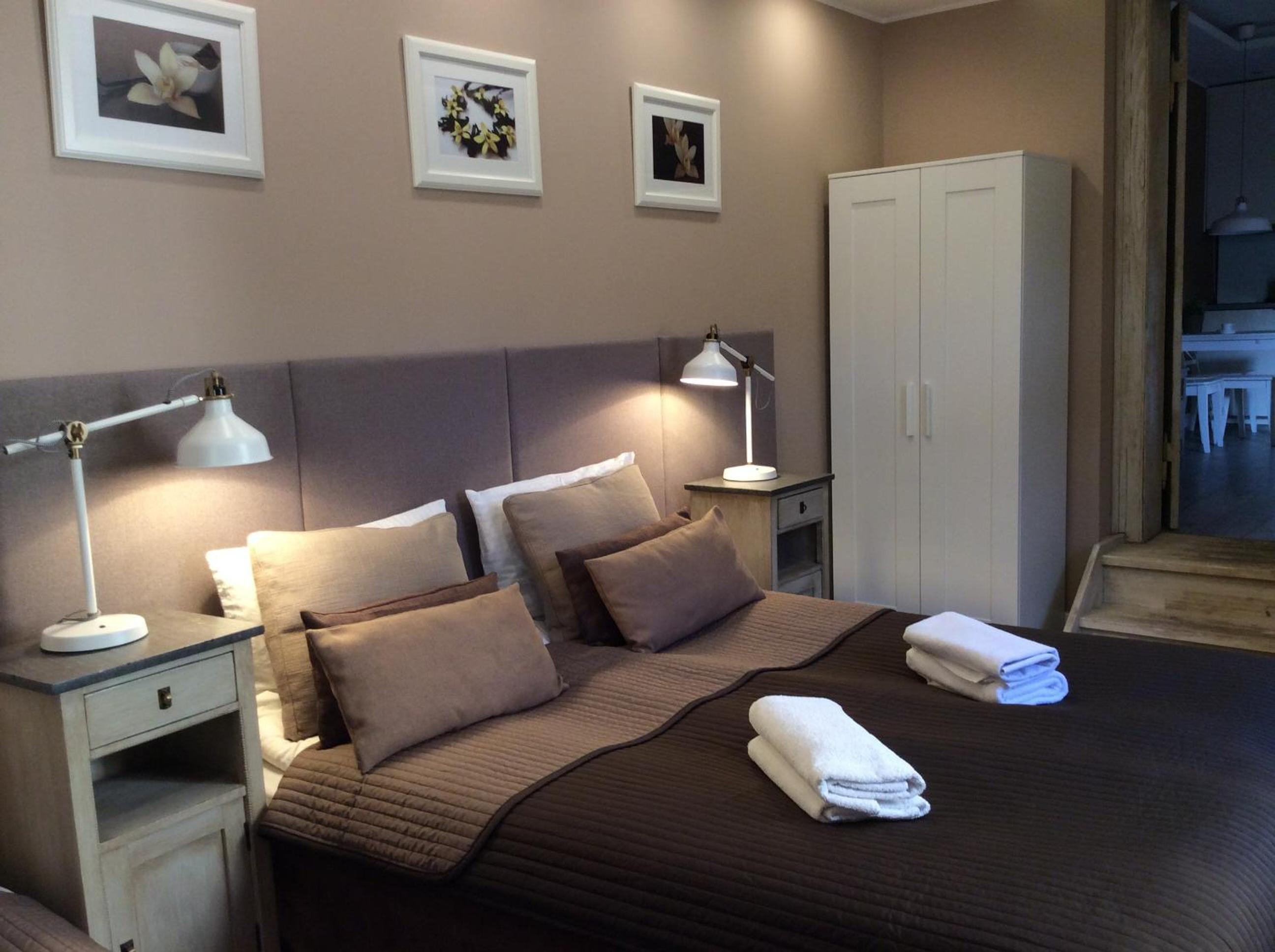 Studio Apartment - Photo 1