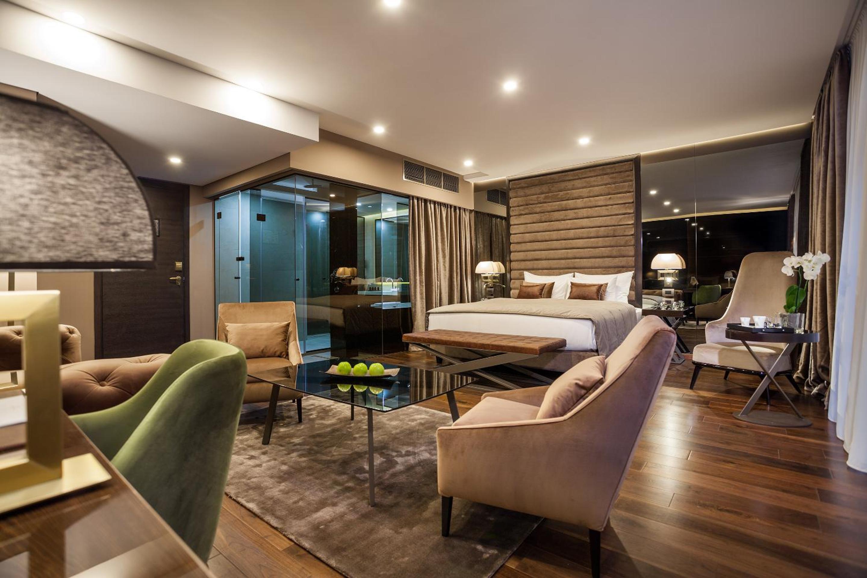 Ministry Suite with Balcony photo 1
