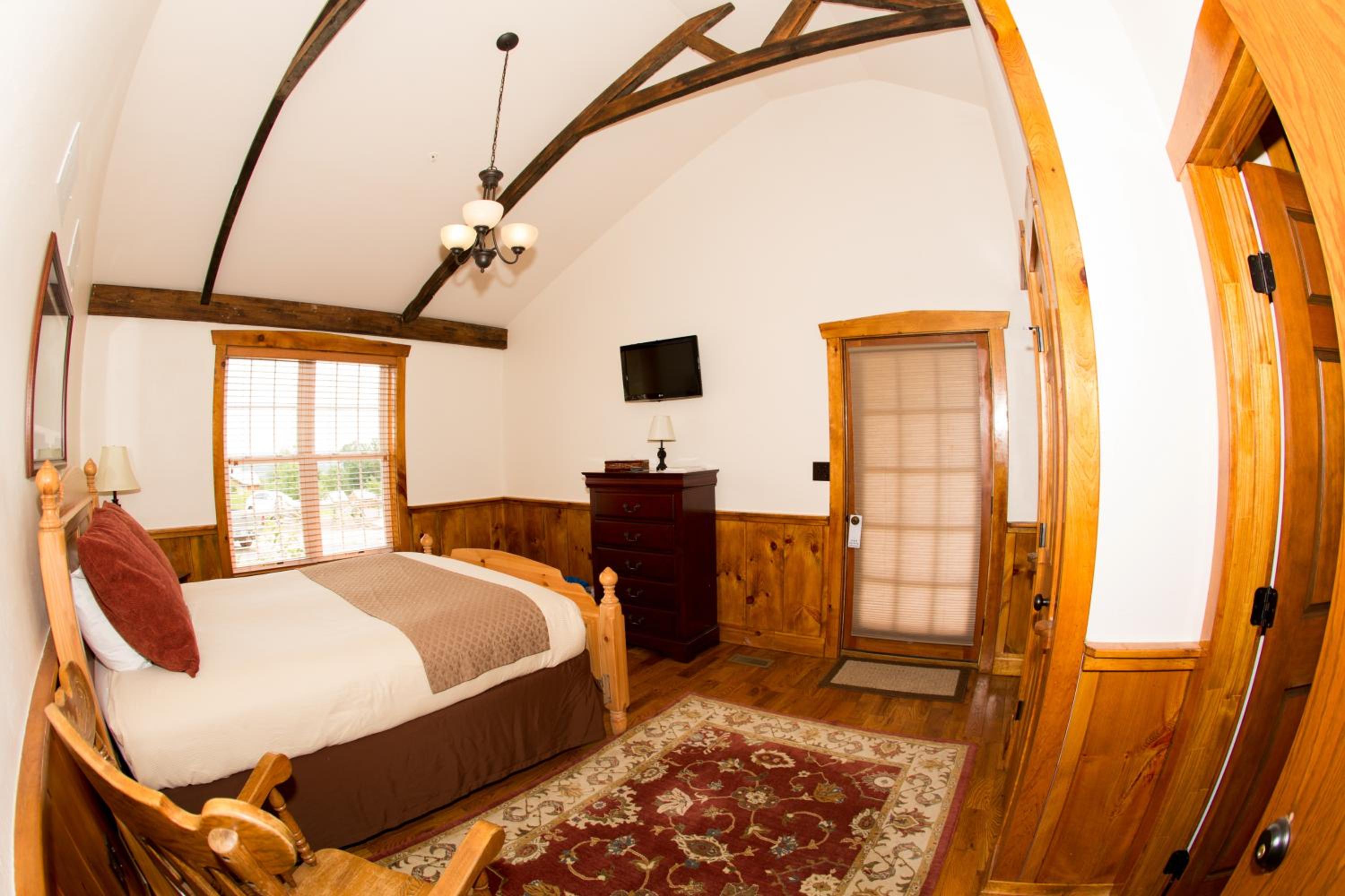 Queen Family Suite