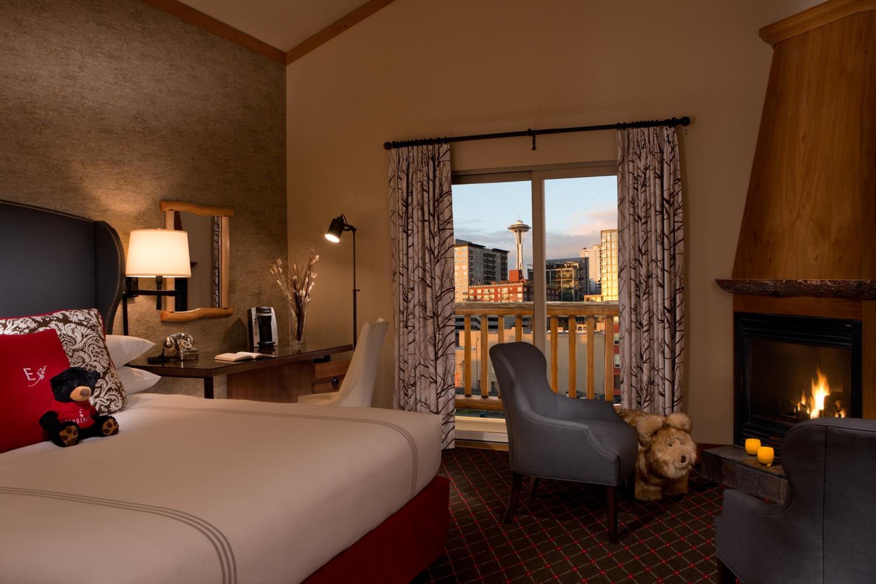 Queen Room with One Queen Bed (Non Smoking)
