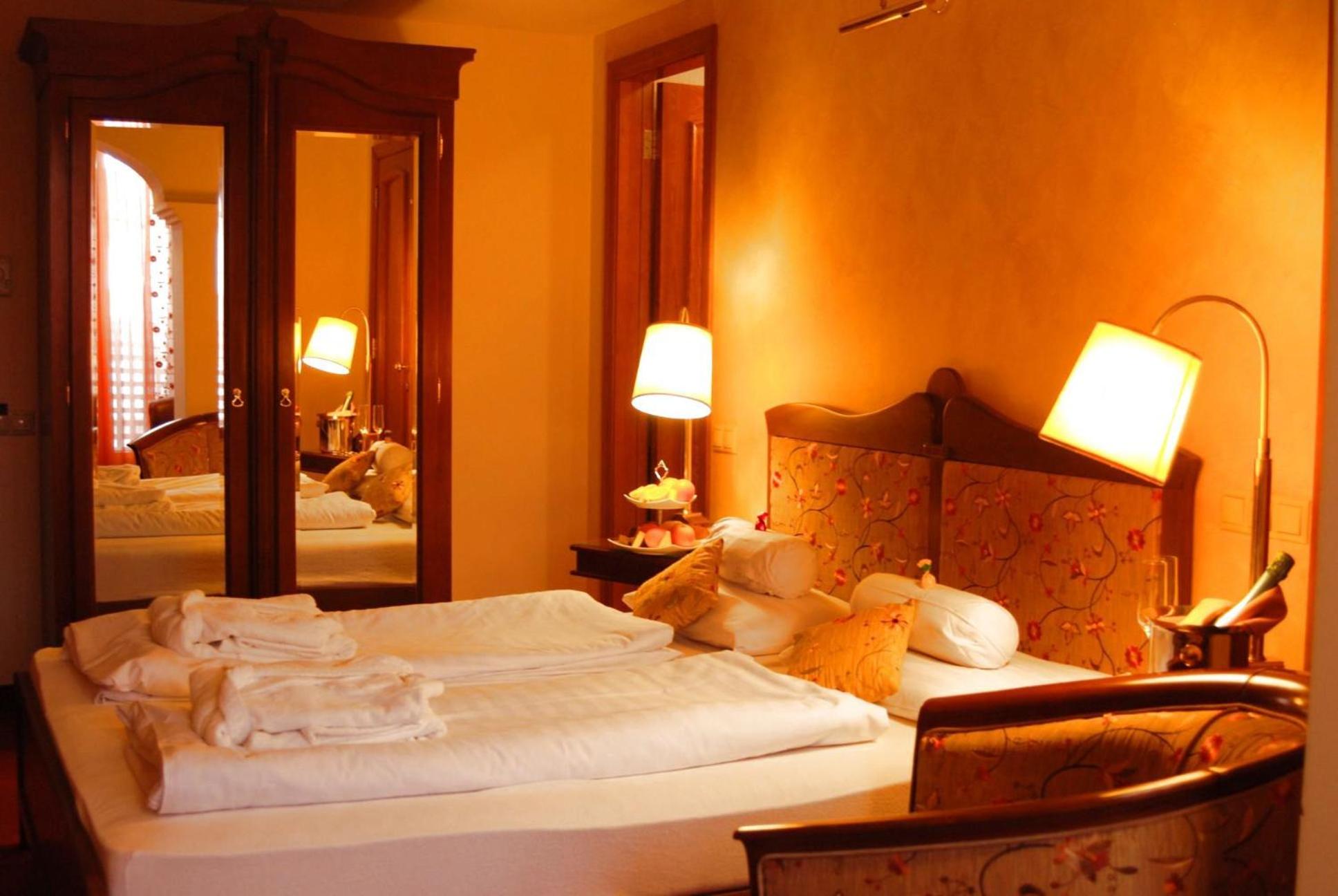 Superior Suite - Photo 13