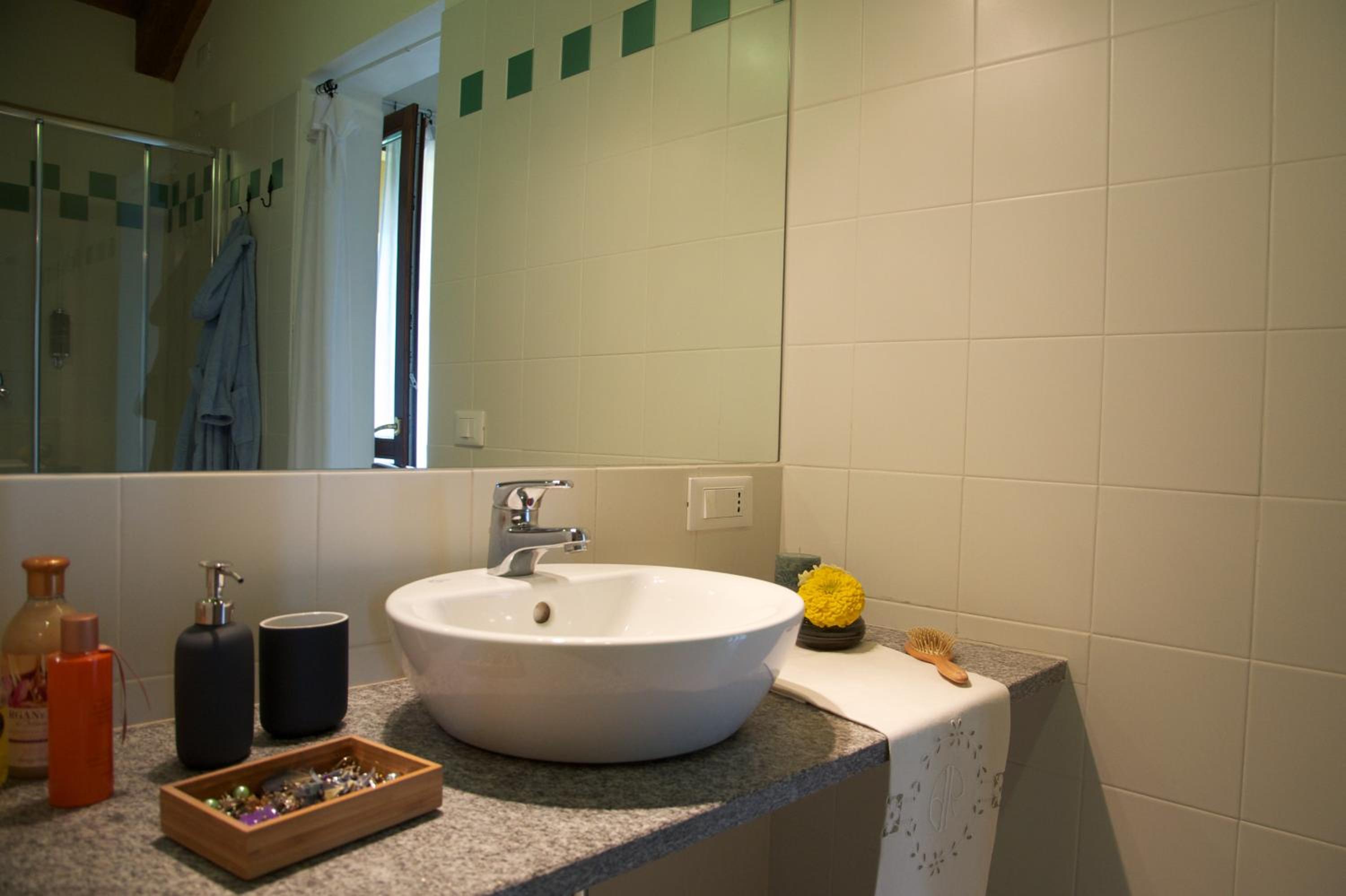 Double Room - Photo 16