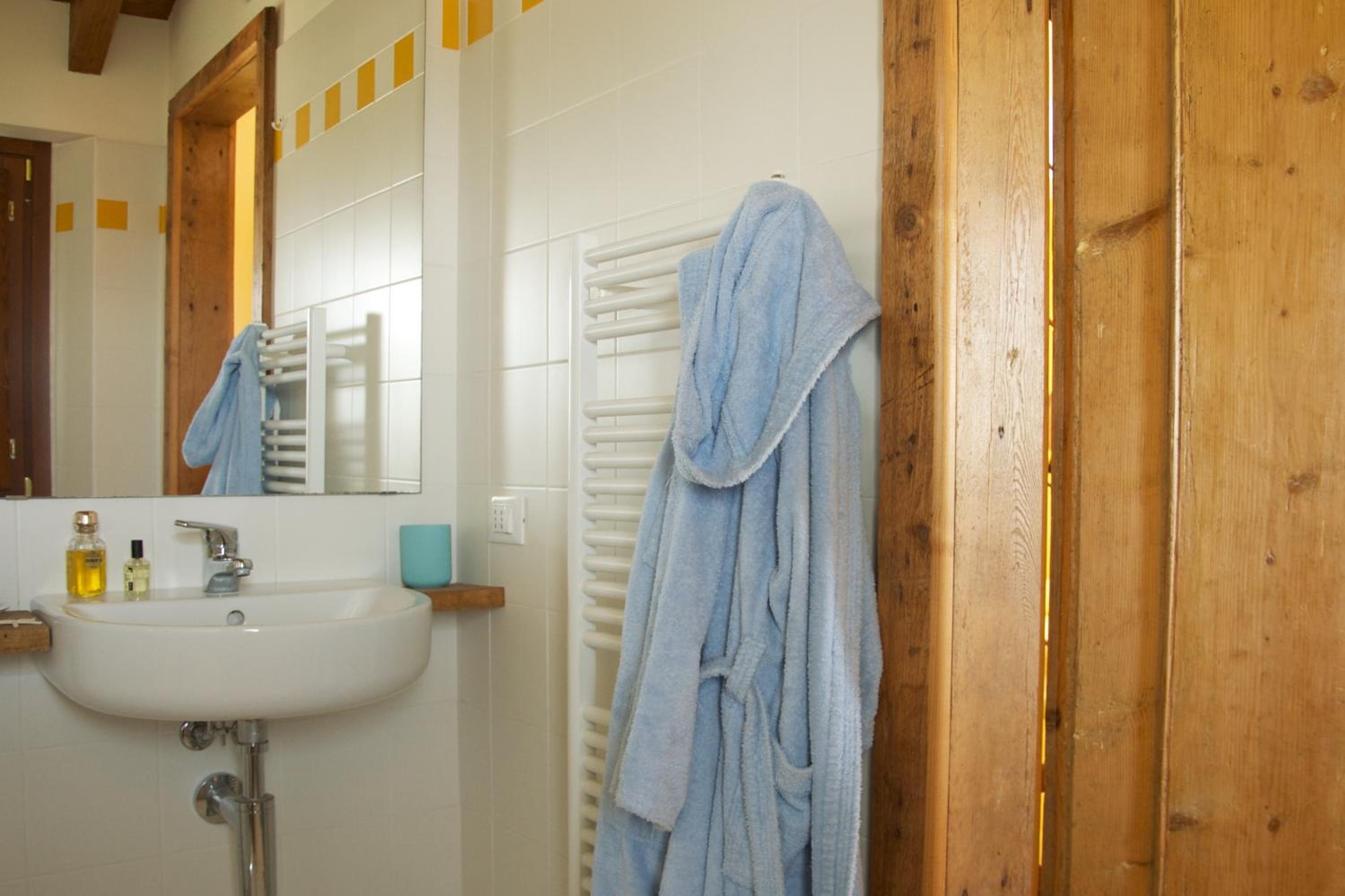Double Room with Private Bathroom - Photo 7