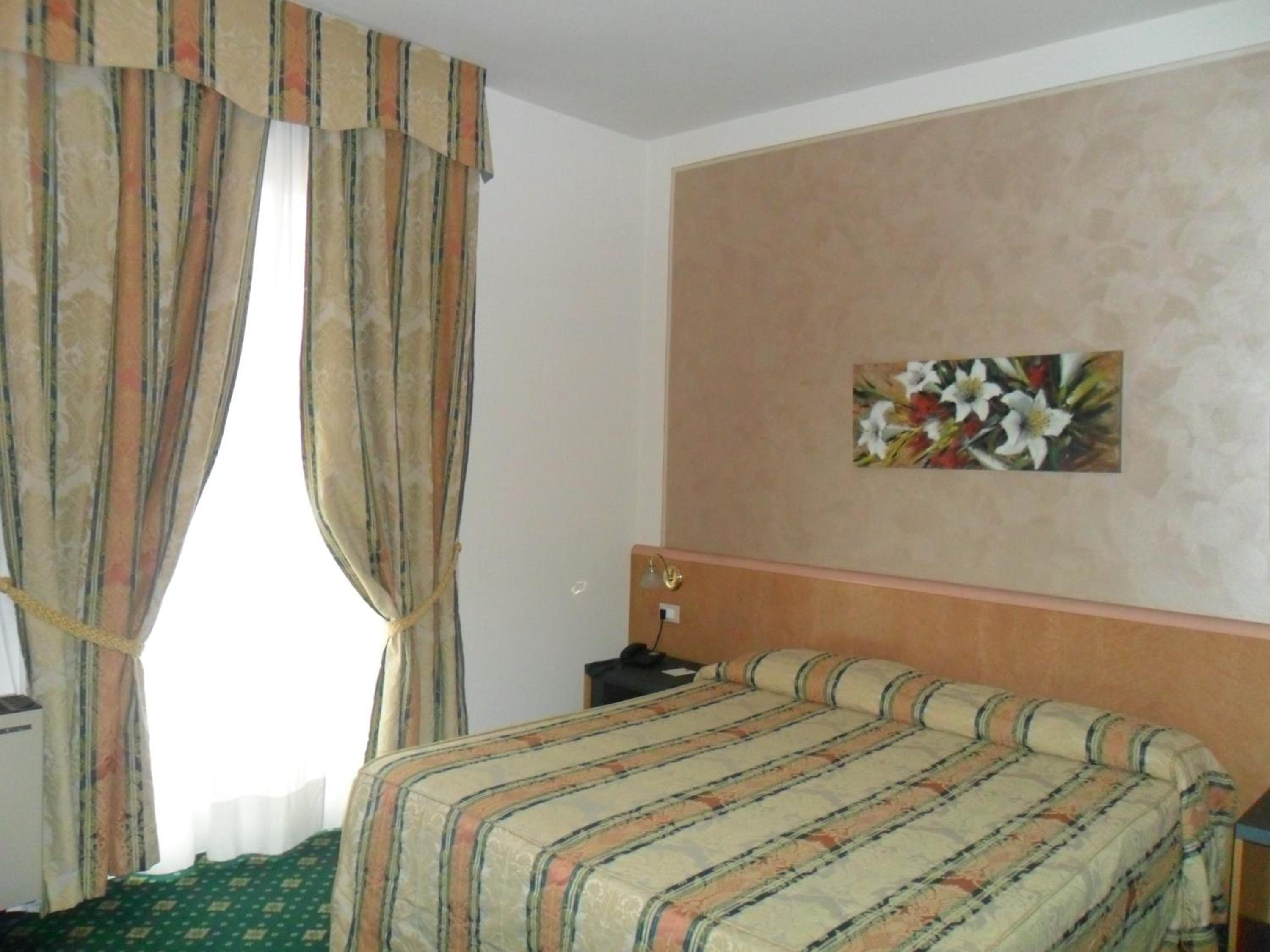 Double Room - Photo 2