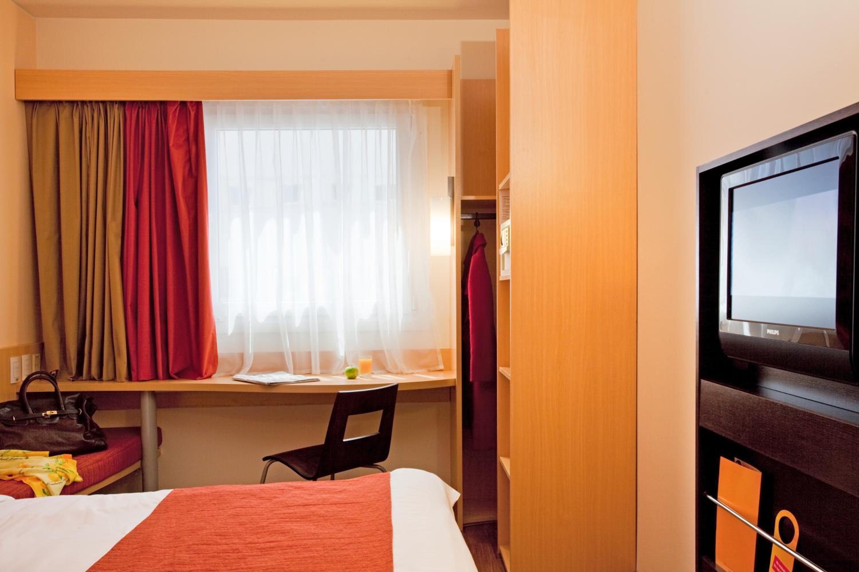Double Room with Extra Bed photo 3