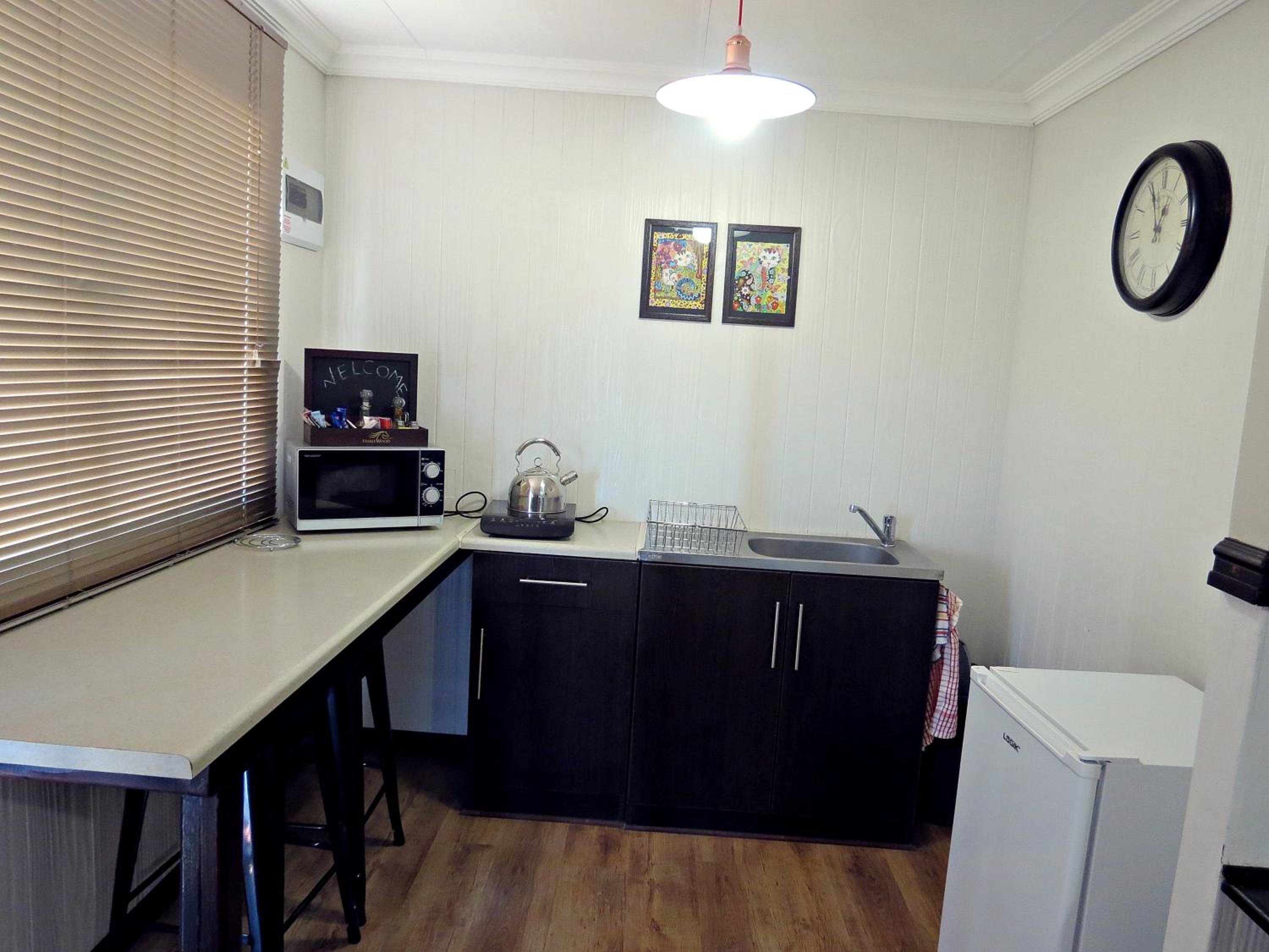 One-Bedroom House - Photo 19