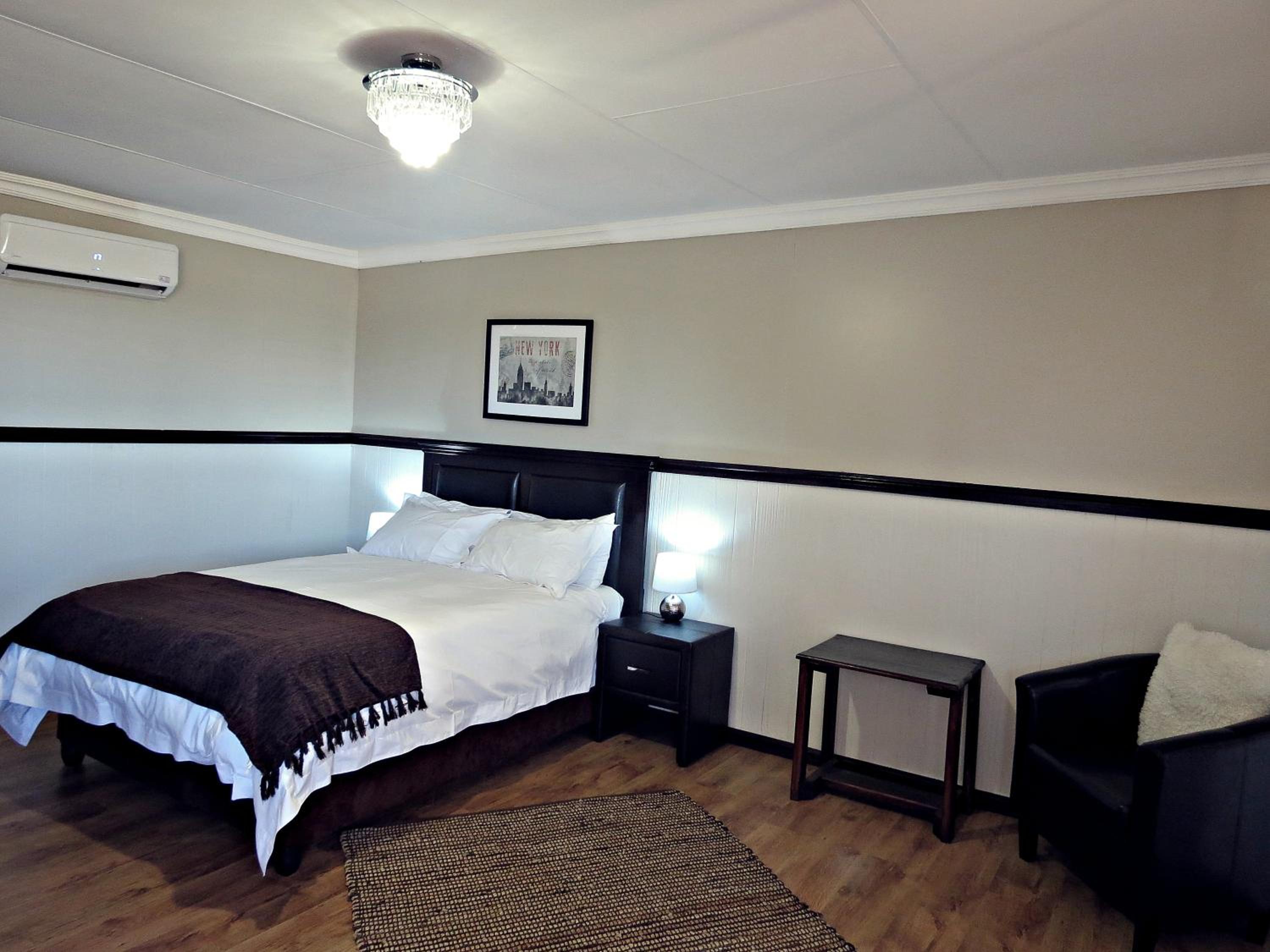One-Bedroom House - Photo 20