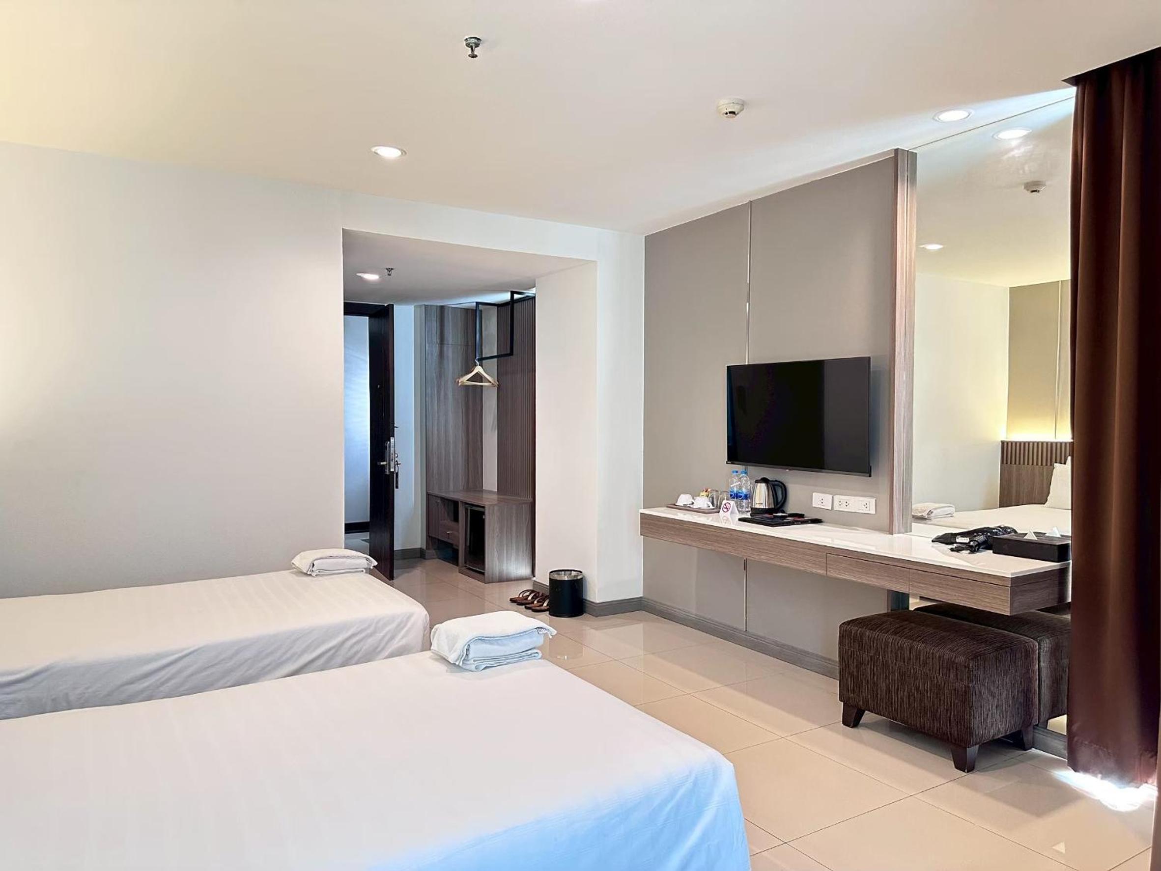 Twin Room with Pool View