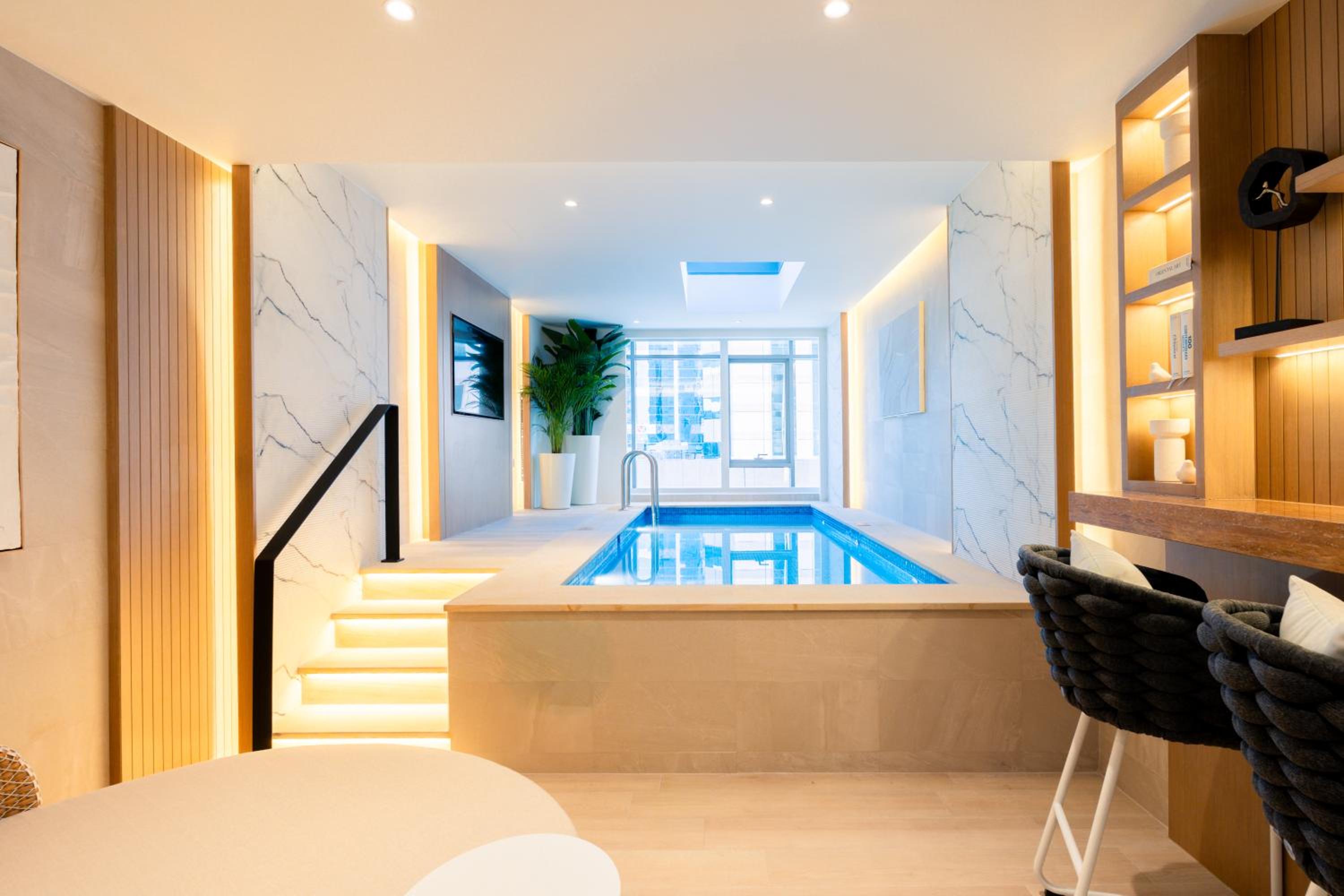 Suite W/Private Pool