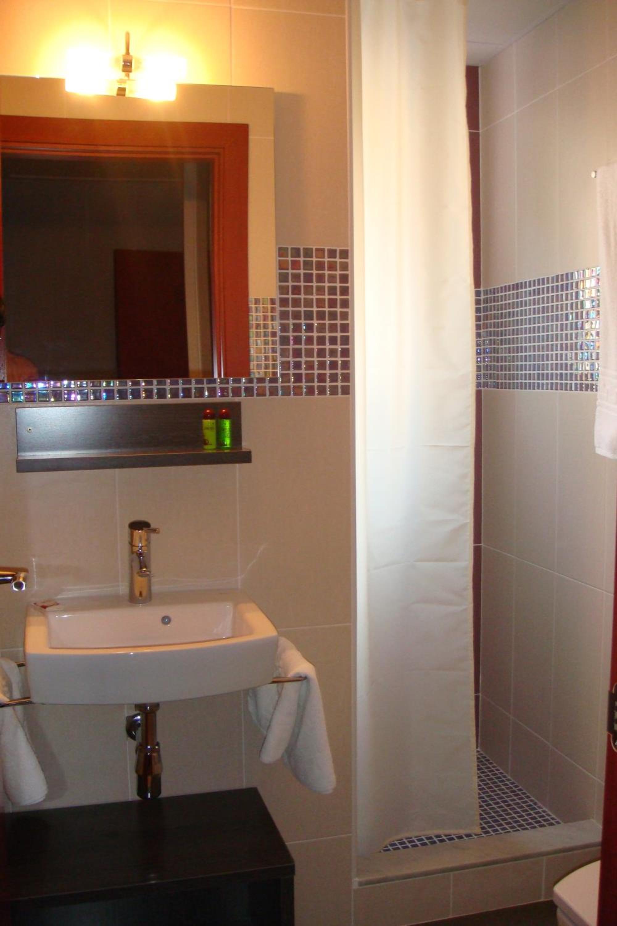 Studio (2 Adults) - Photo 6