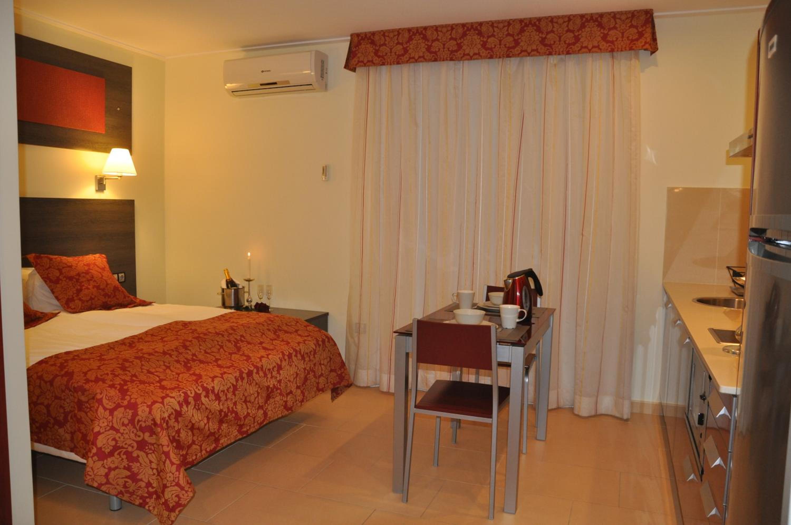 Studio (2 Adults) - Photo 3
