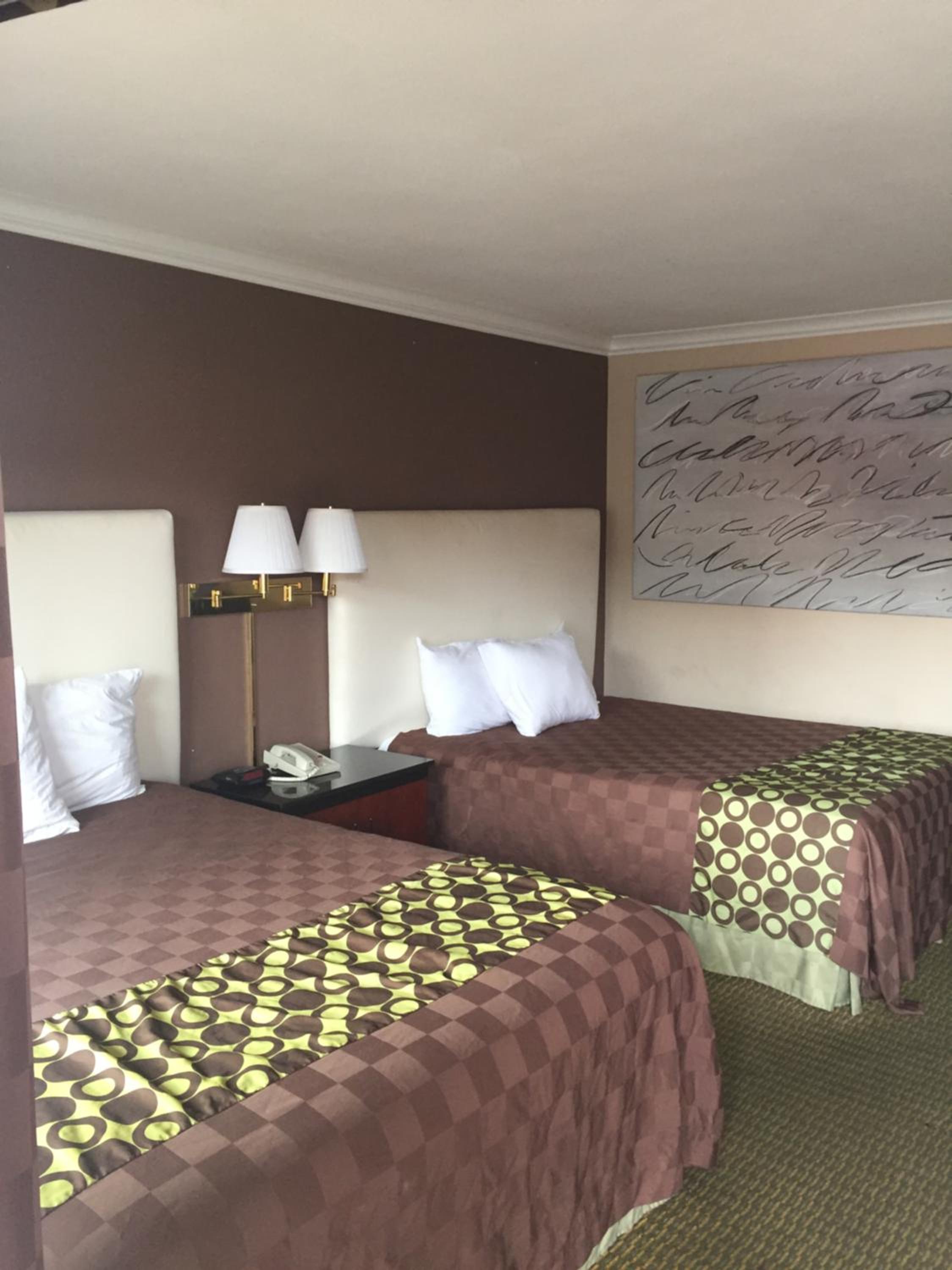 Queen Room with Two Queen Beds - Non-Smoking photo 1