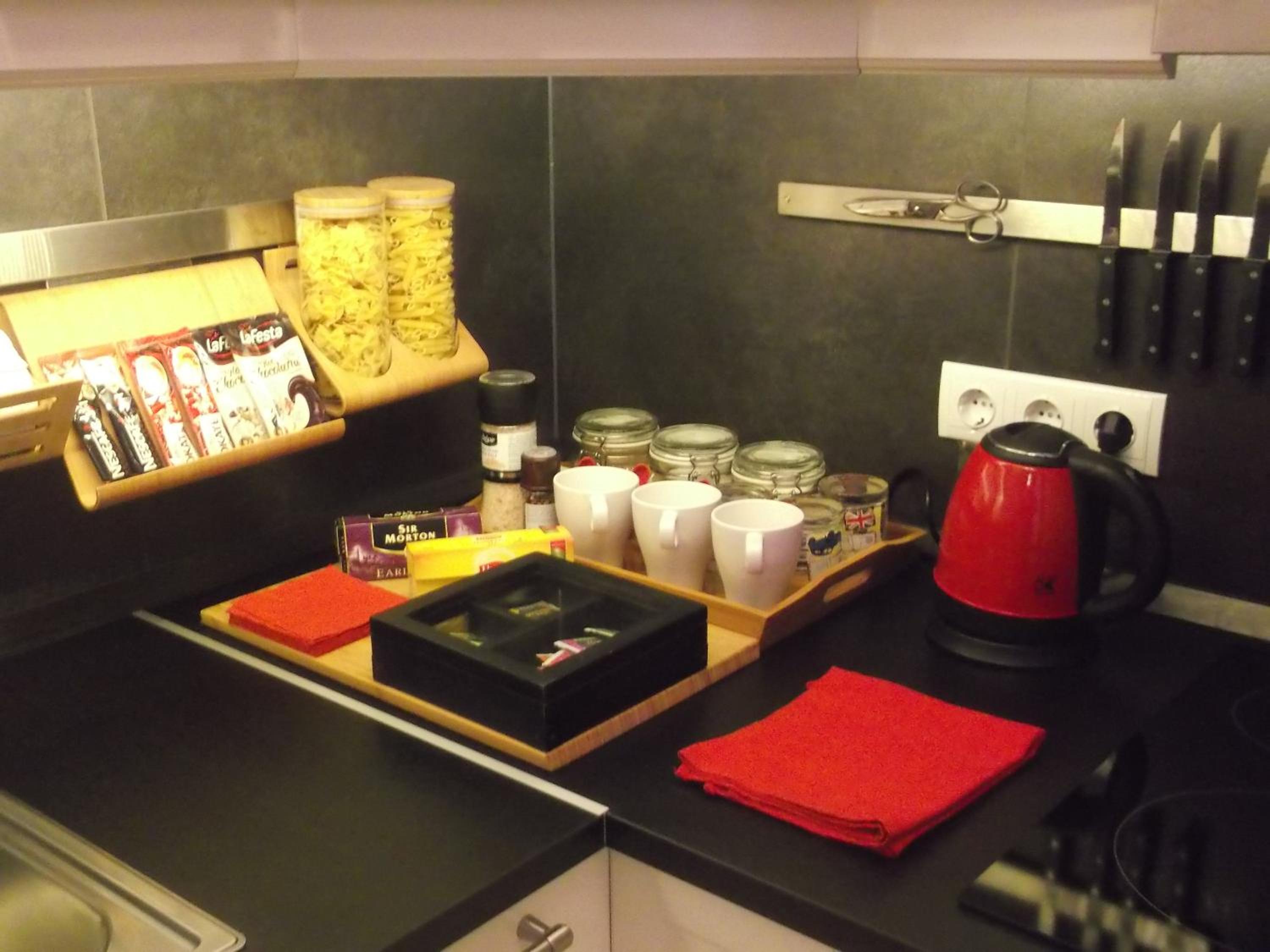 Studio Apartment - Photo 35