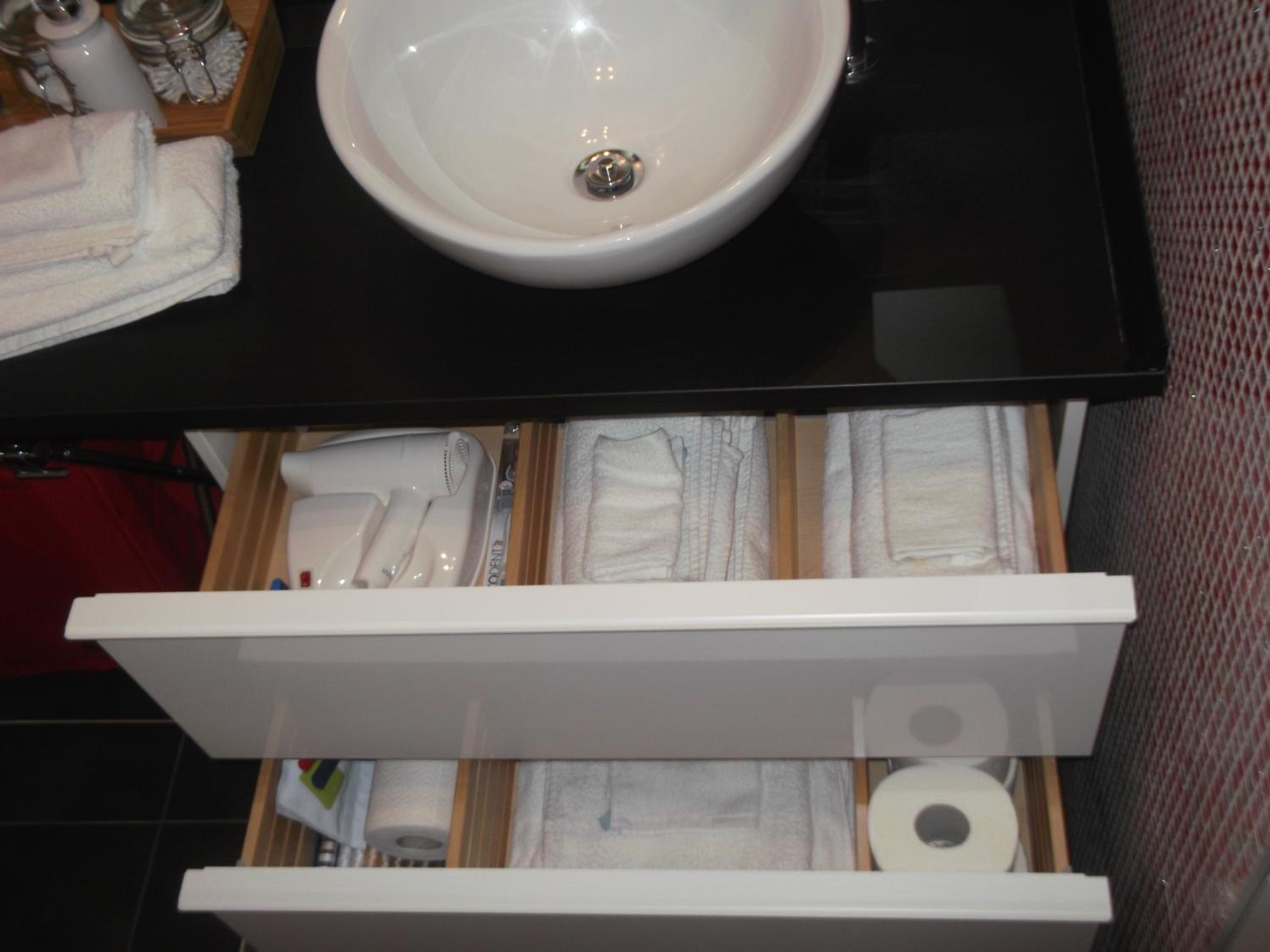 Studio Apartment - Photo 32
