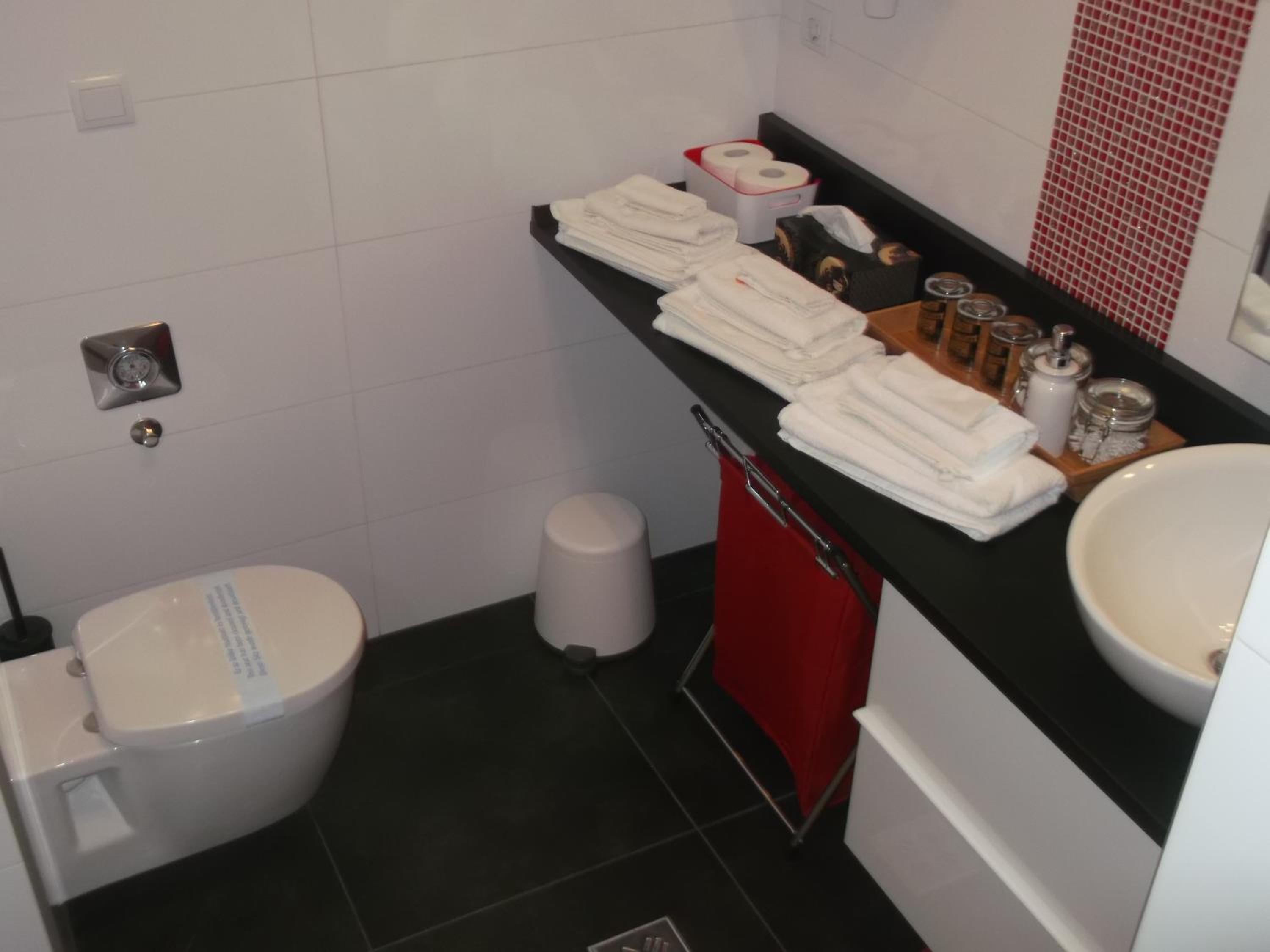 Studio Apartment - Photo 33