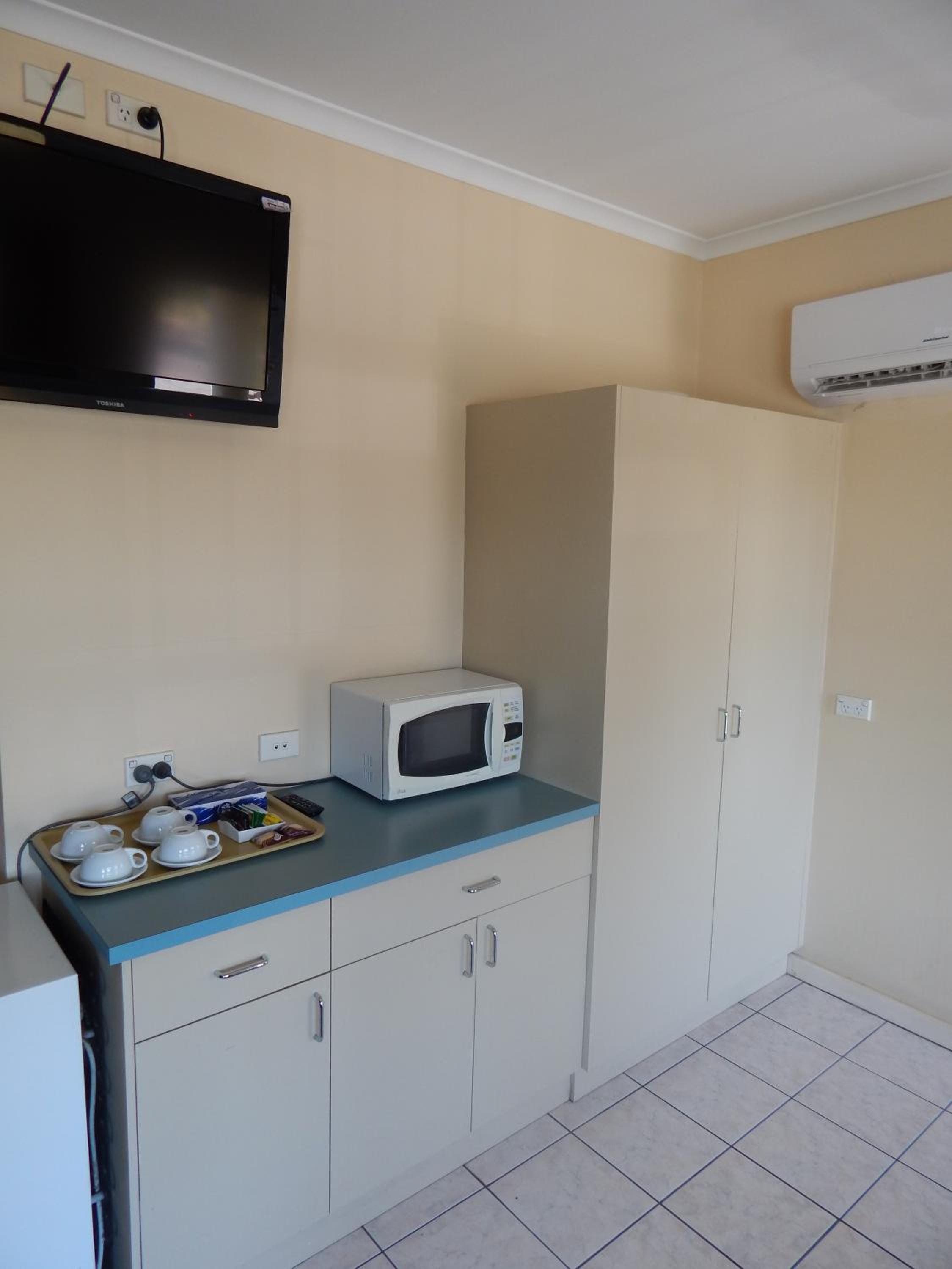 Family Room with Bath - Photo 4
