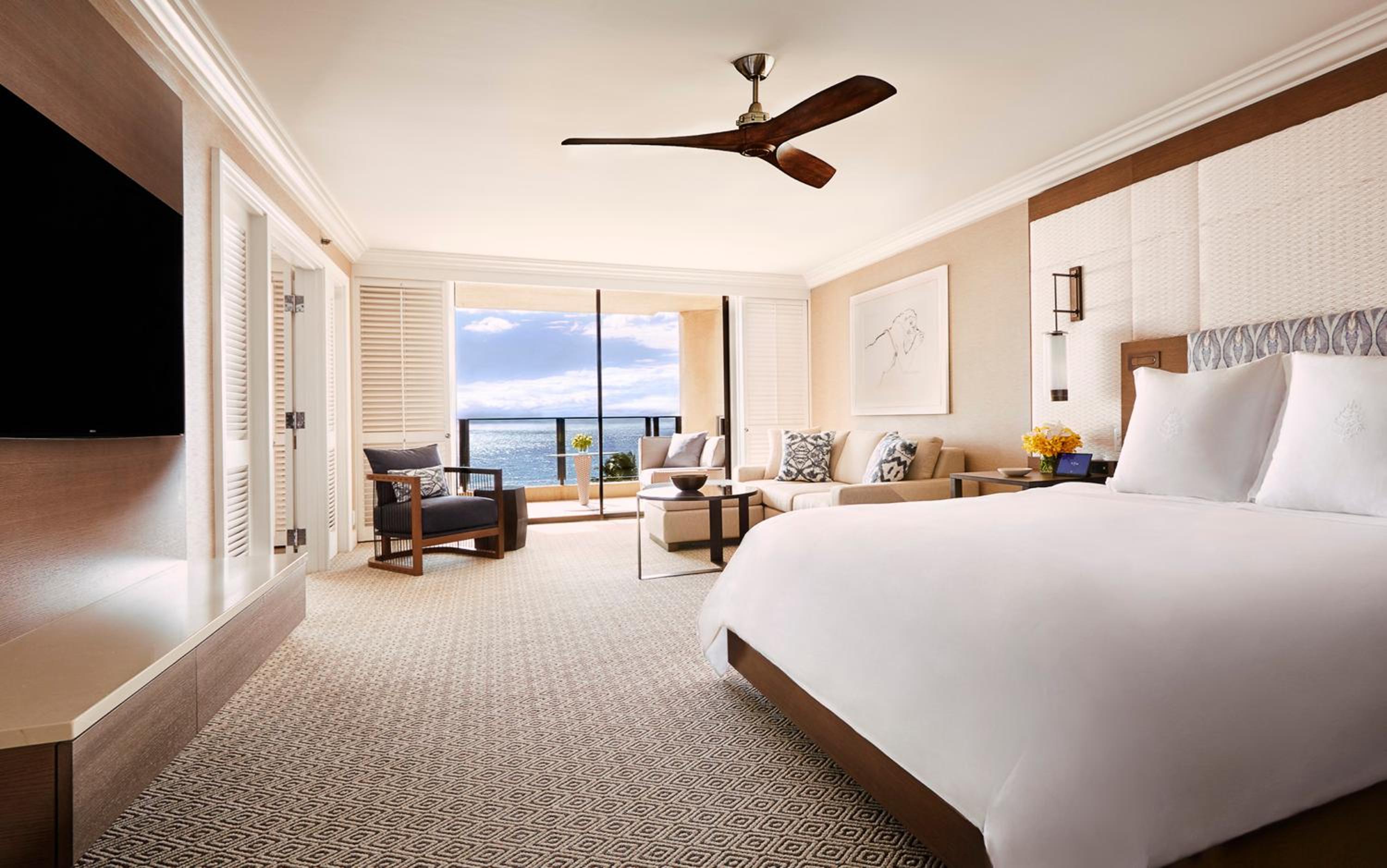 Club Floor Ocean Front Prime Suite with King Bed