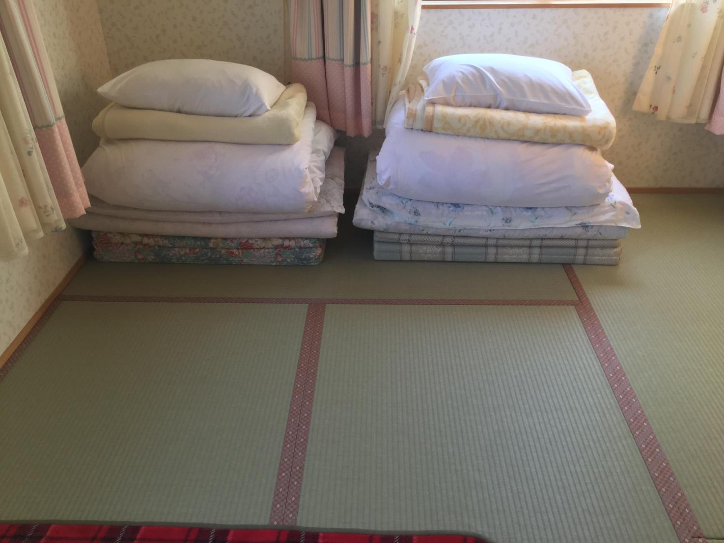 Budget Twin Room - Photo 2