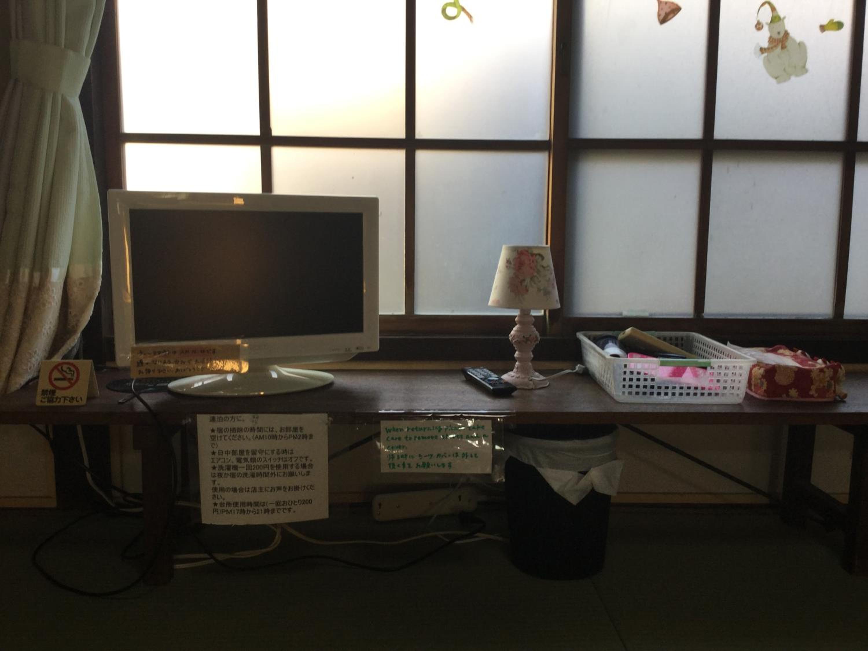 Japanese-Style Family Room with Shared Bathroom photo 1