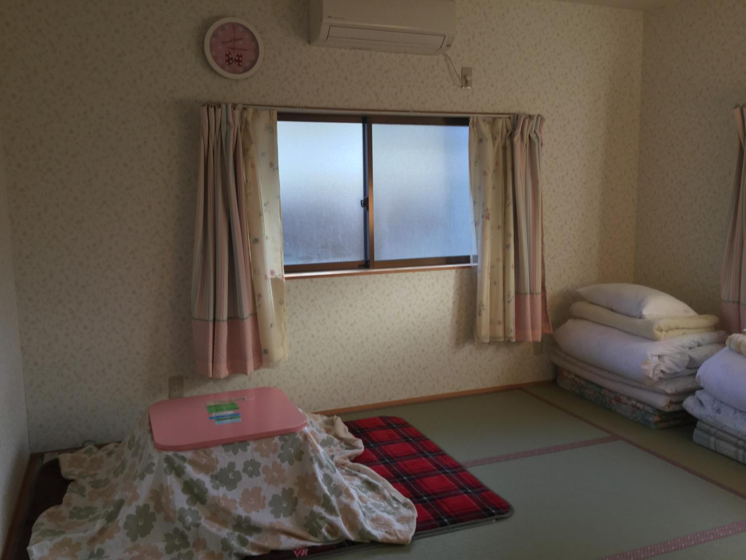 Budget Twin Room - Photo 4
