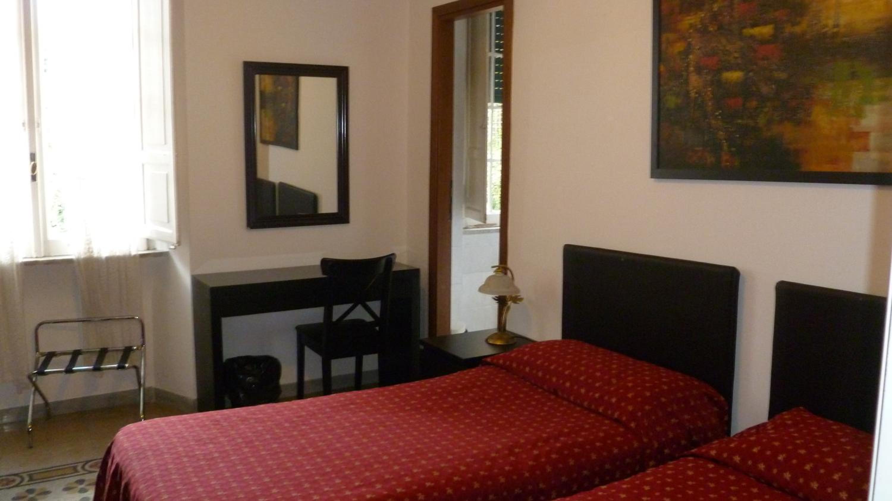 Economy Twin Room photo 1