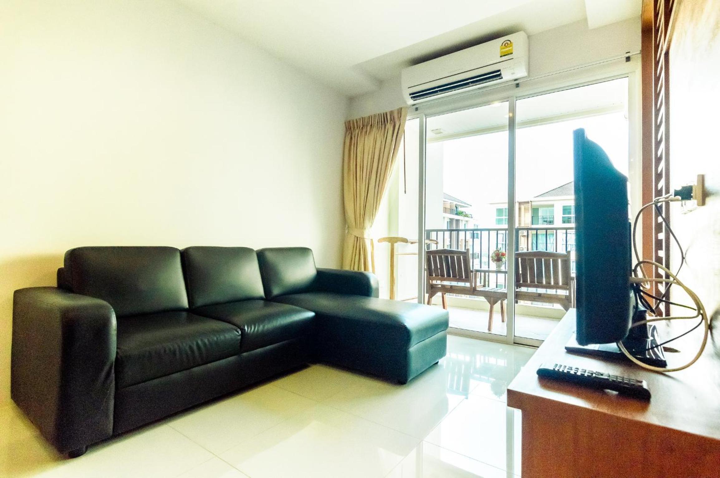 Apartment with Pool View photo 3