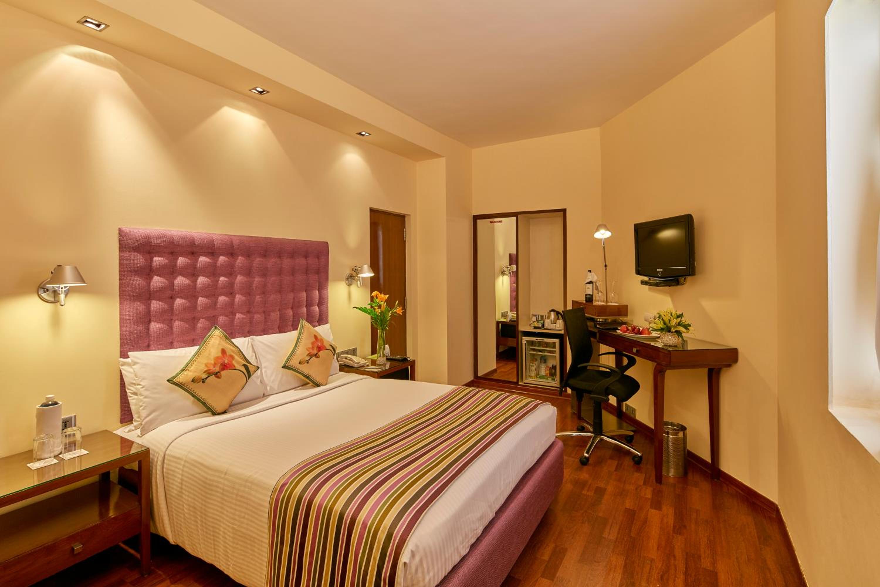 Standard Room with Bathtub & 10% Discount on Food & Beverages - Photo 4