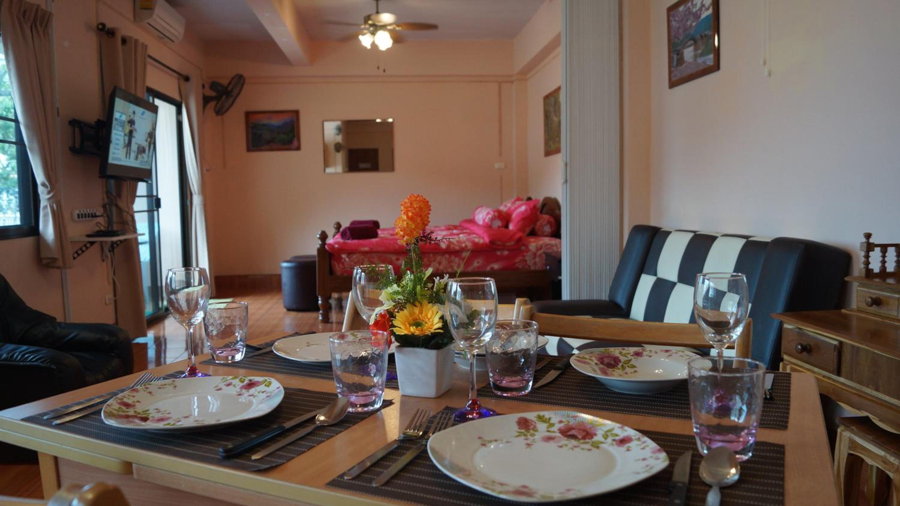 Studio Apartment - Photo 8