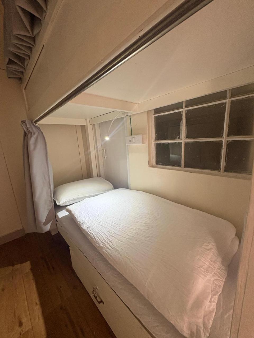 Bed in 8-Bed Dormitory Room photo 3