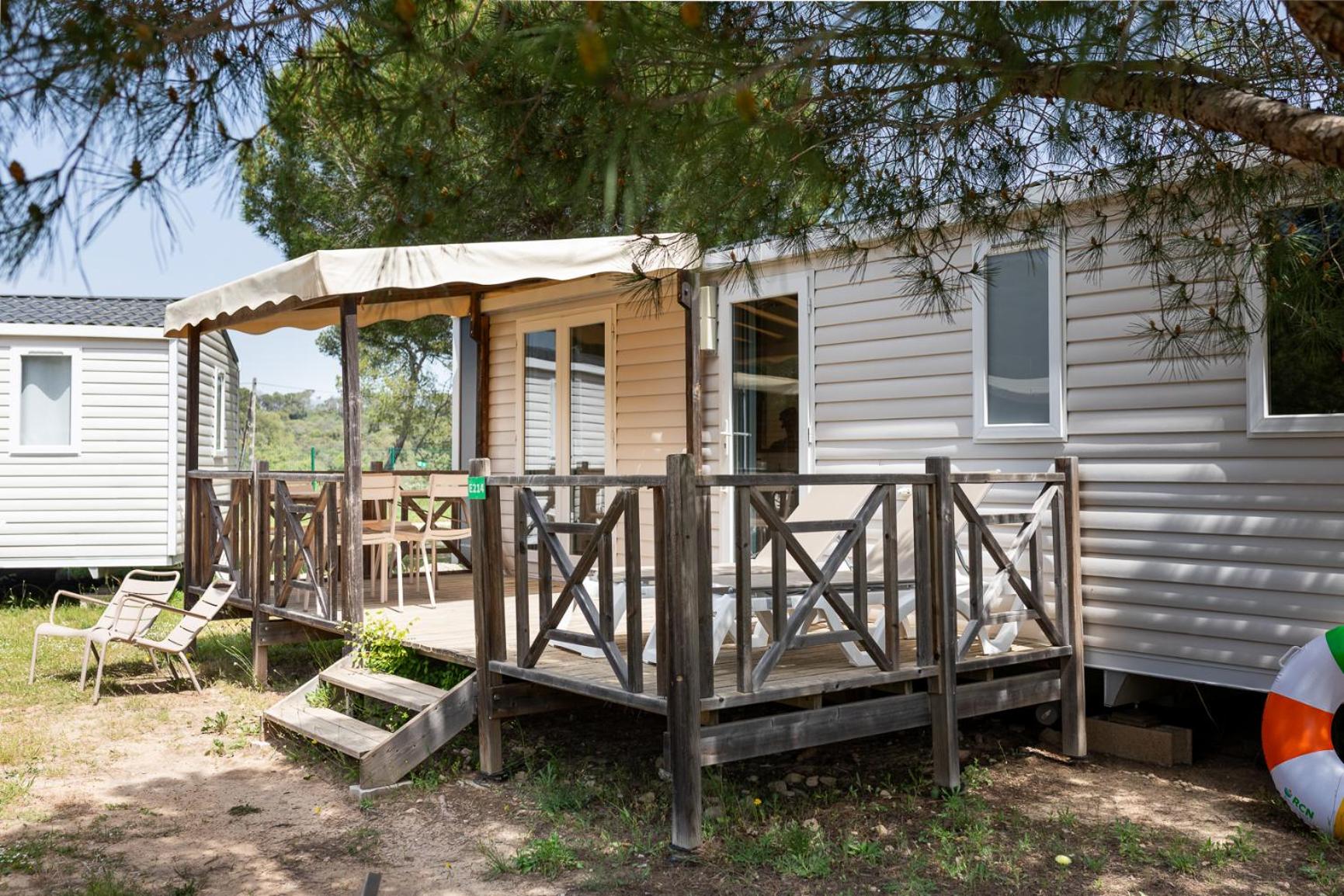 Comfort Three-Bedroom Mobile Home (6 Adults) with Veranda