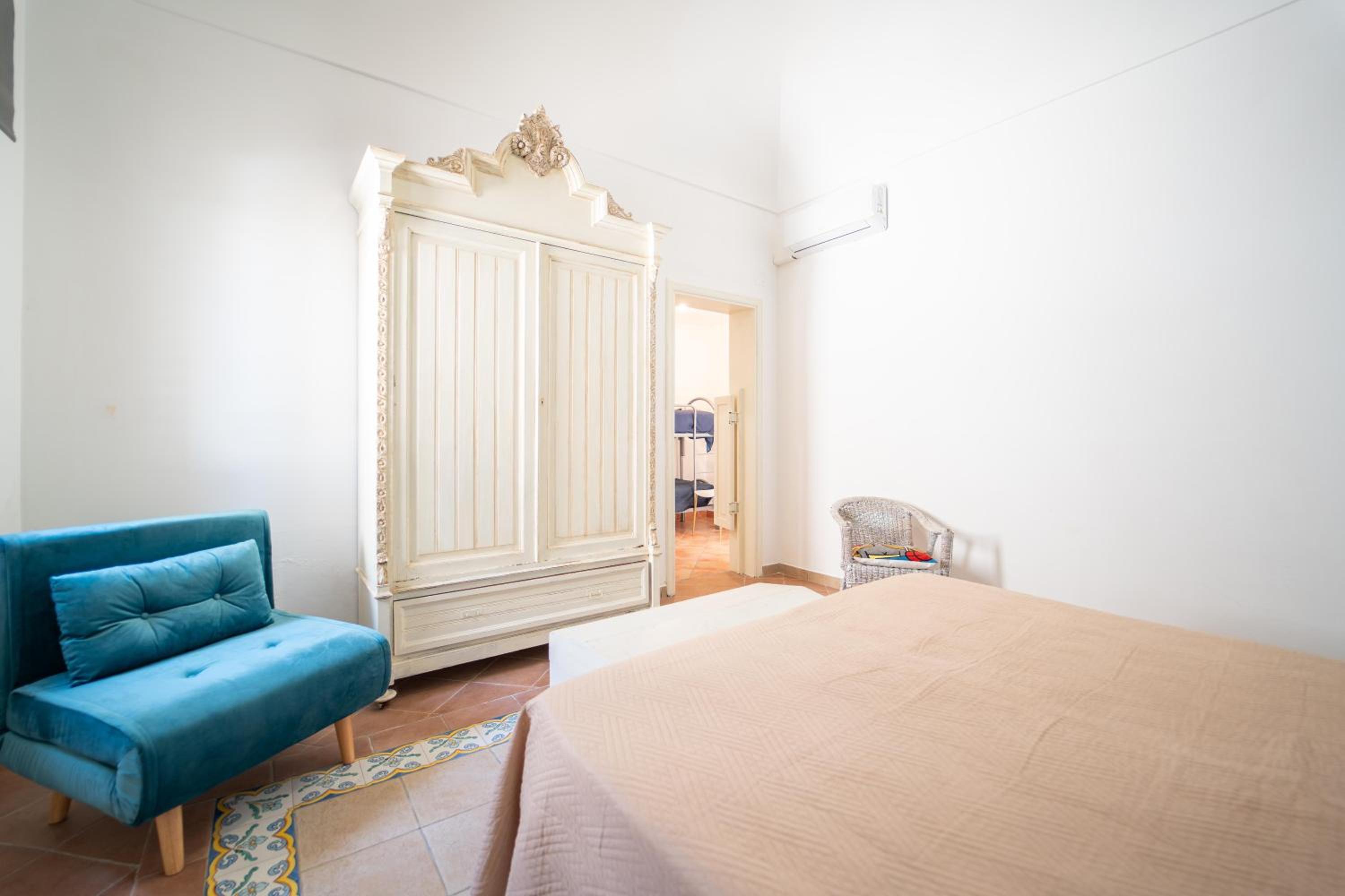 Quadruple Room with Private Bathroom photo 2