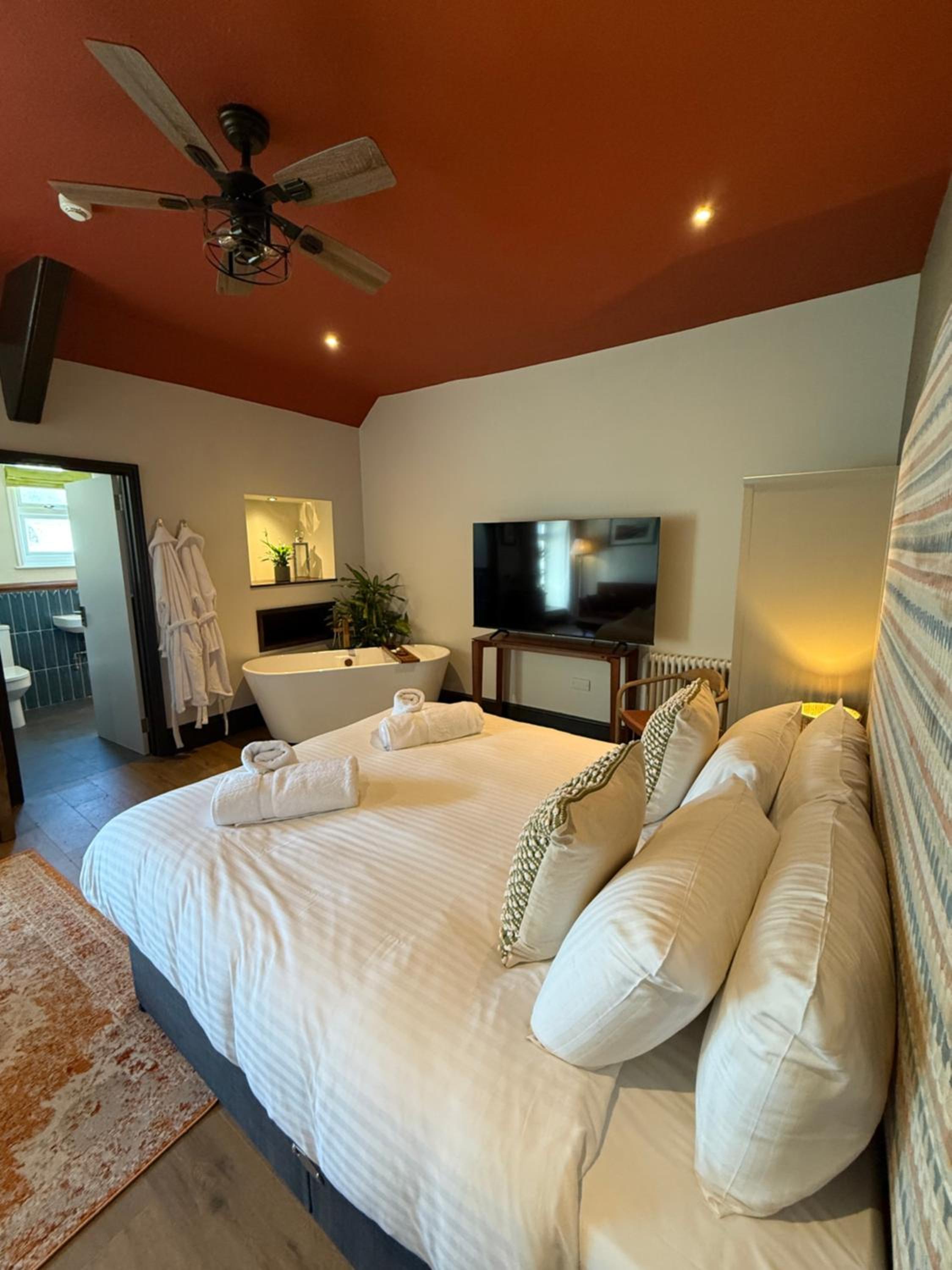 Deluxe Double Room with Bath photo 1