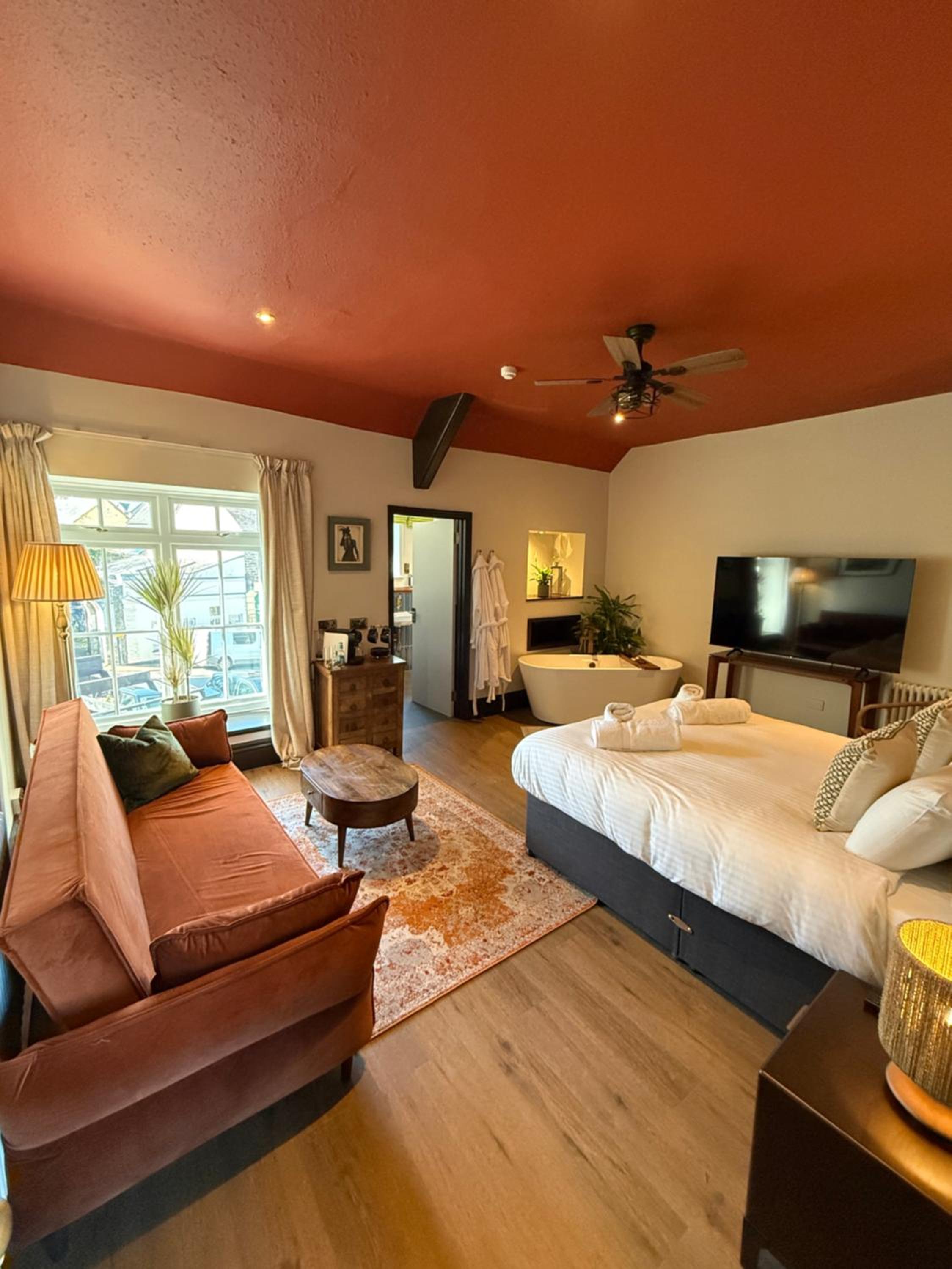 Deluxe Double Room with Bath photo 3