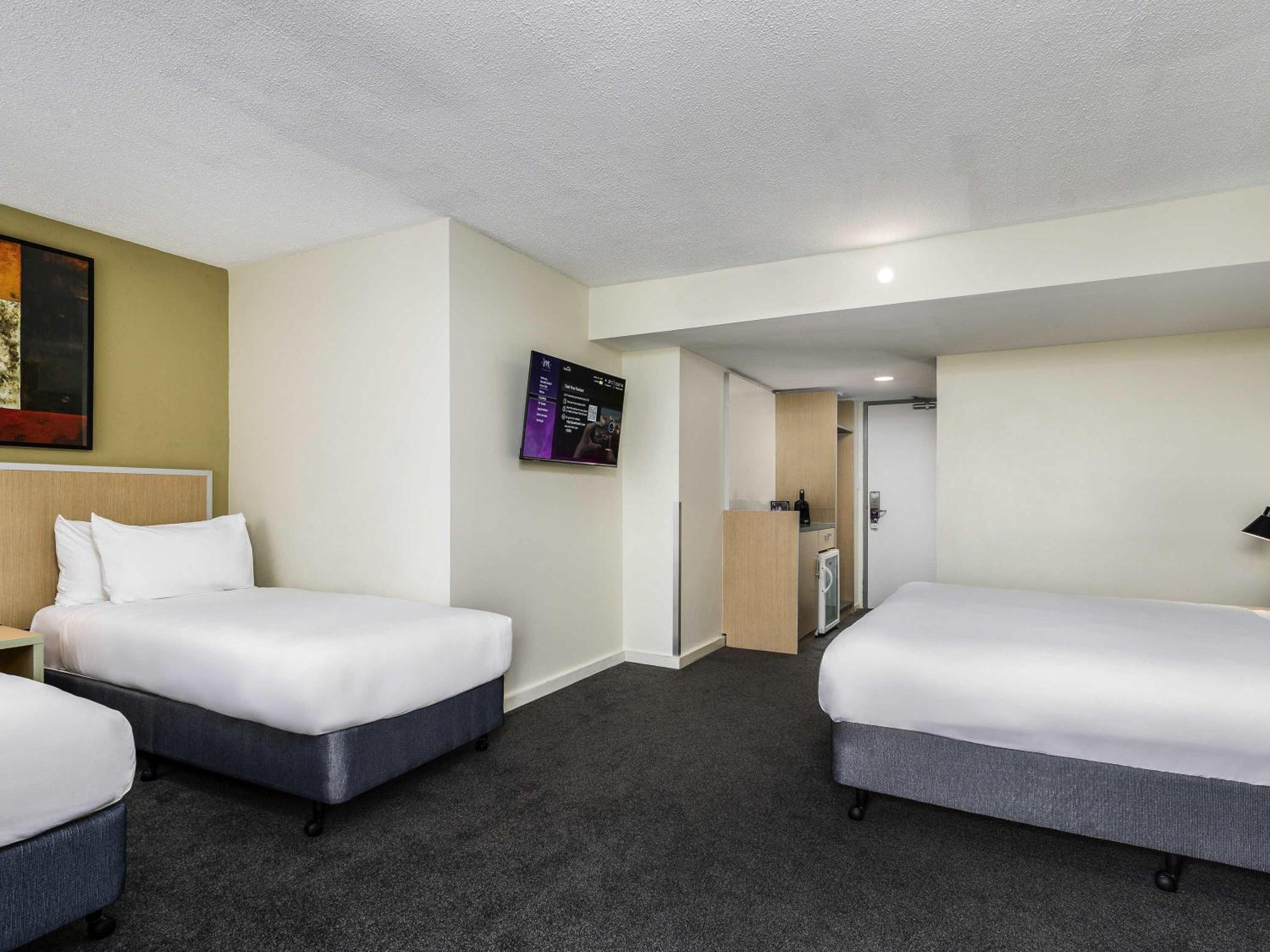 Superior Room with Two Zip Beds - City Side - Photo 1