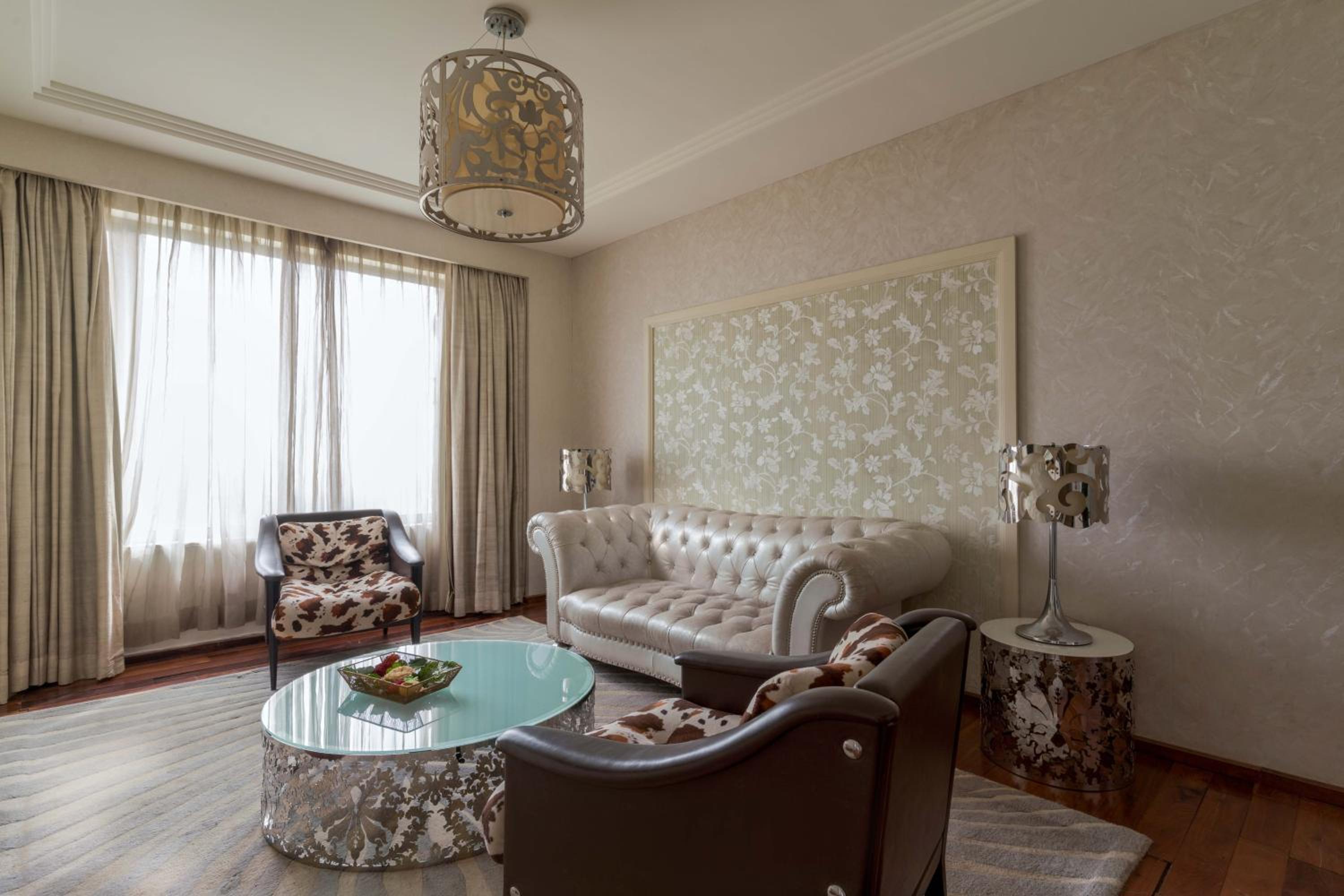One-Bedroom Executive King Suite - Concierge Level