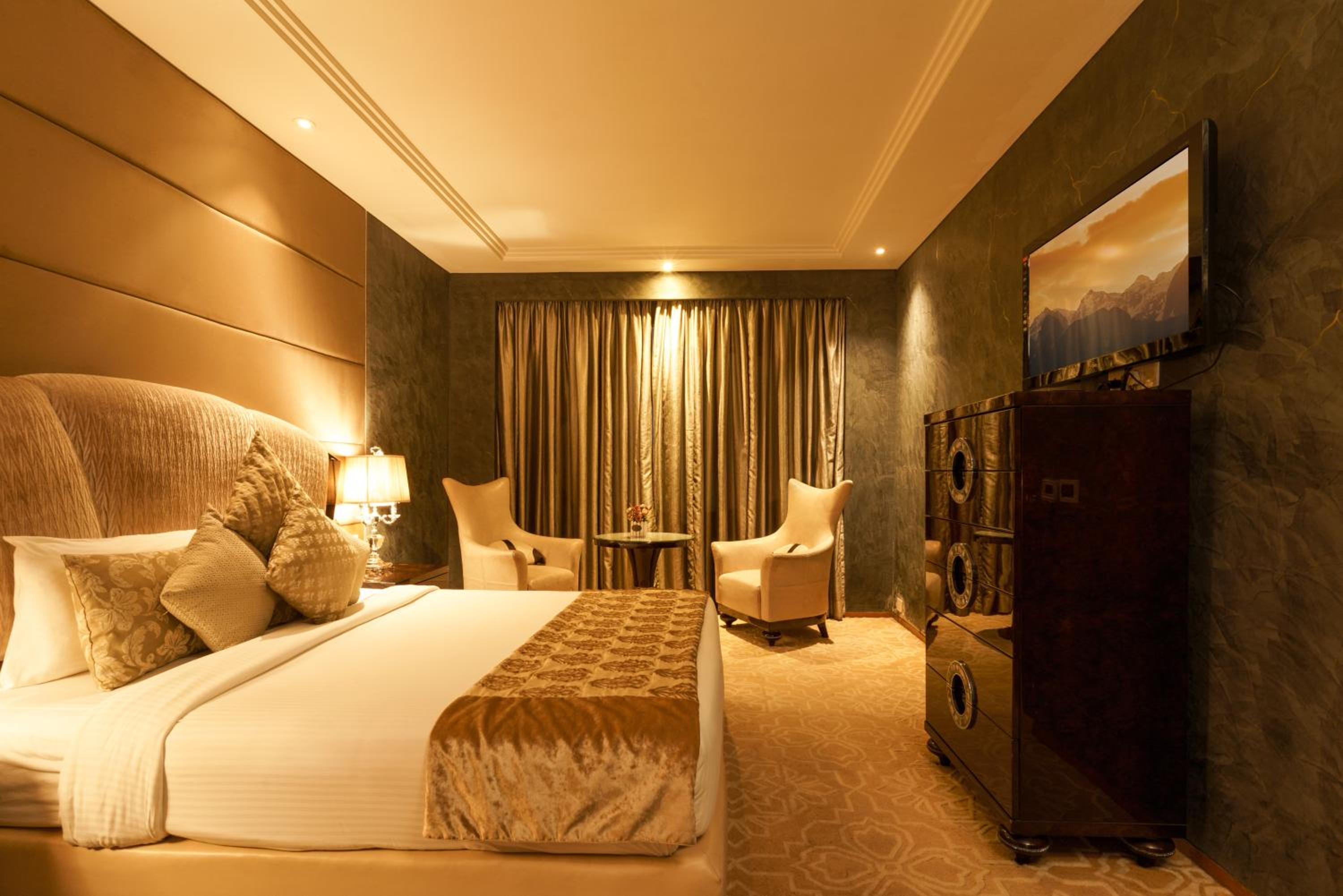One-Bedroom Presidential King Suite - Concierge Level photo 3