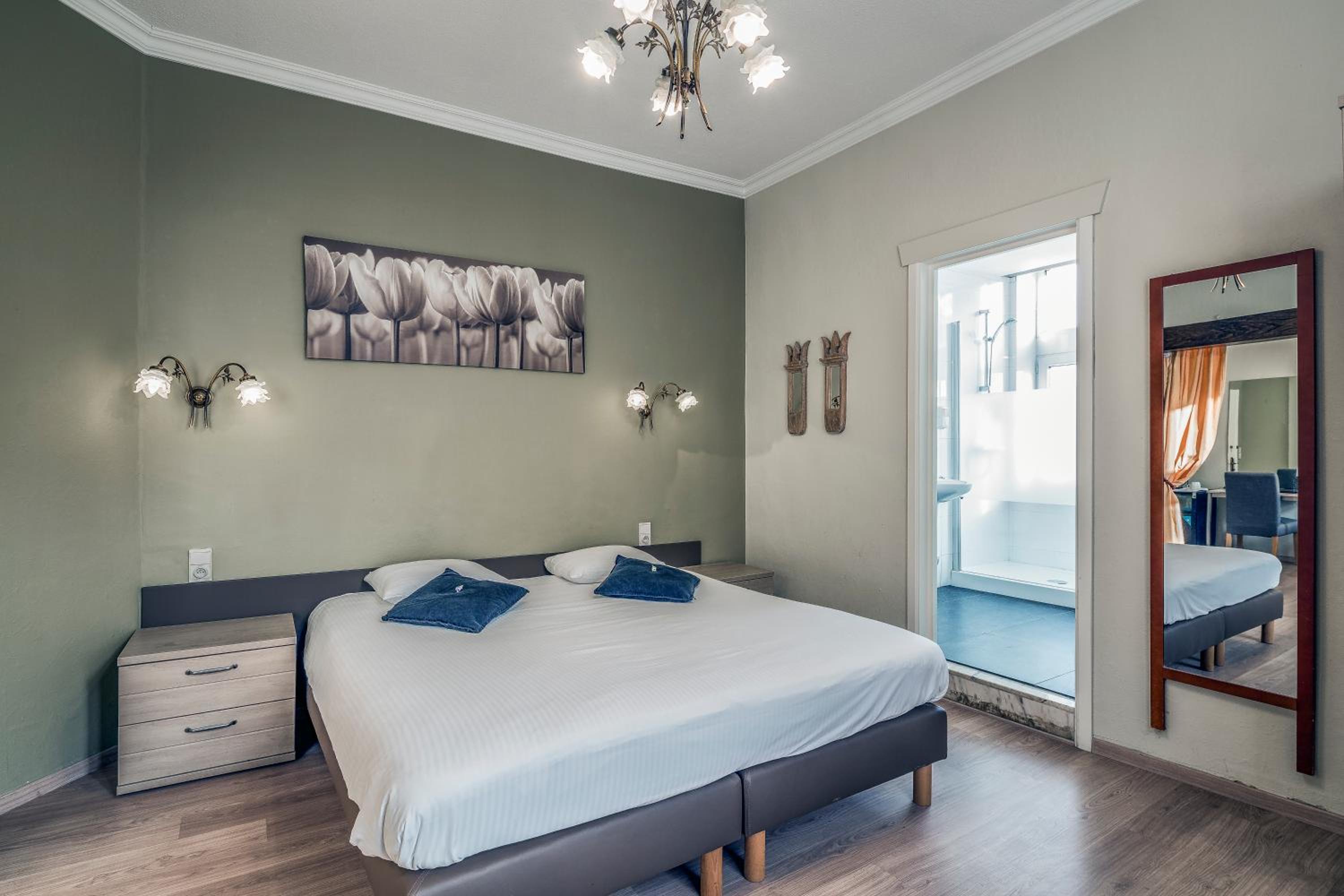 Standard Double Room with Street View - Photo 1