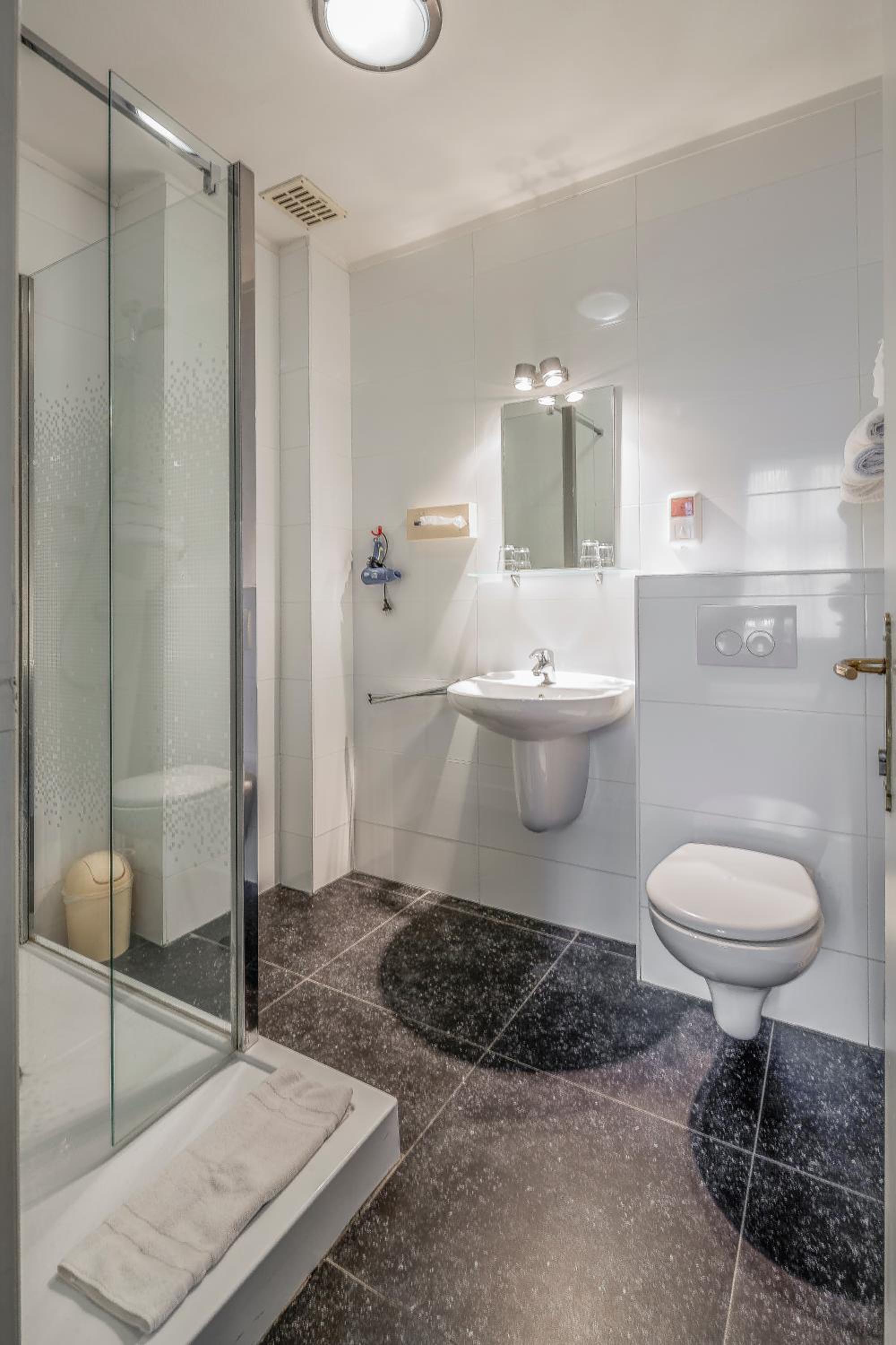 Standard Double Room with Street View - Photo 2