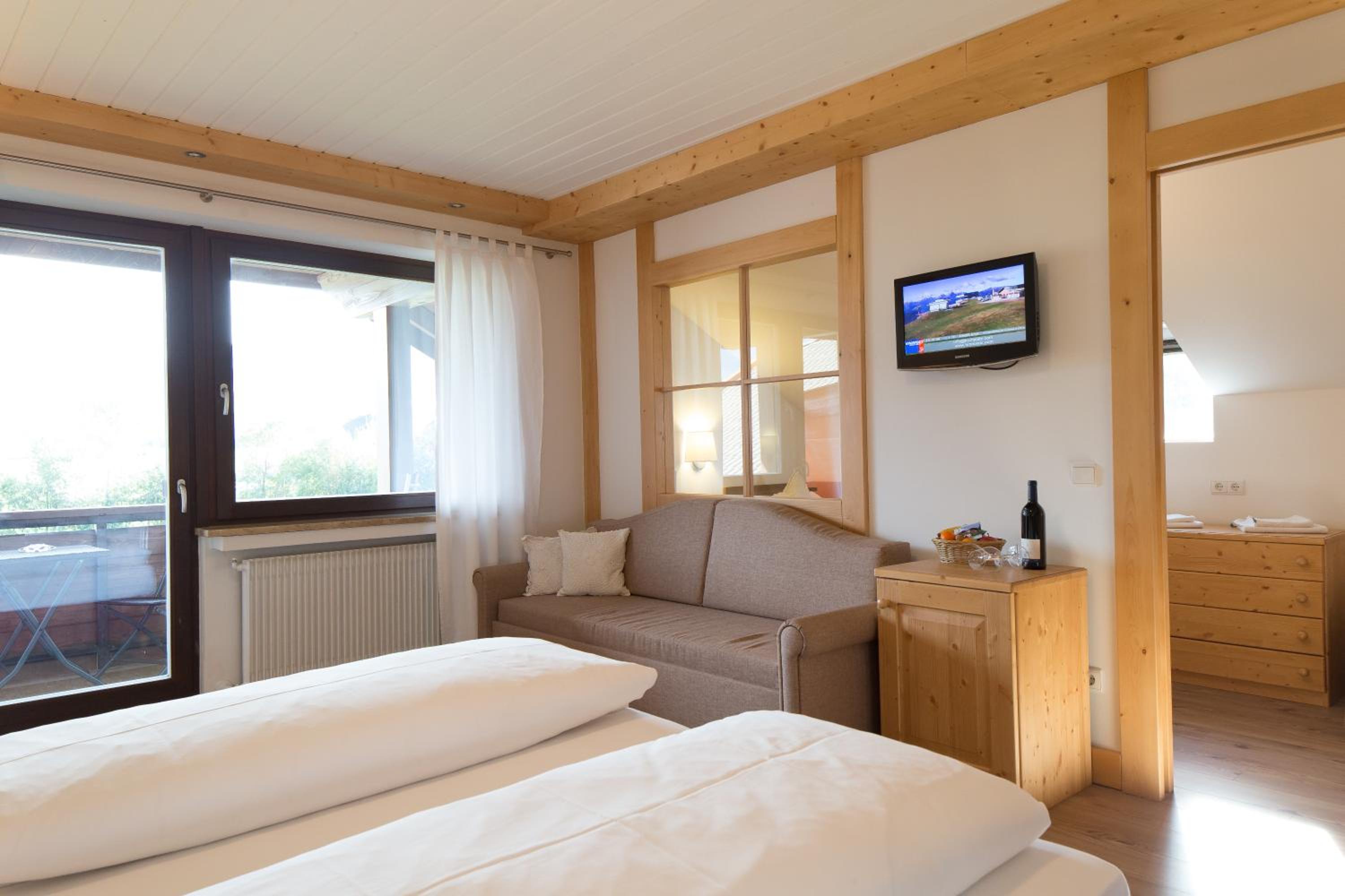 Two-Bedroom Suite - Photo 4