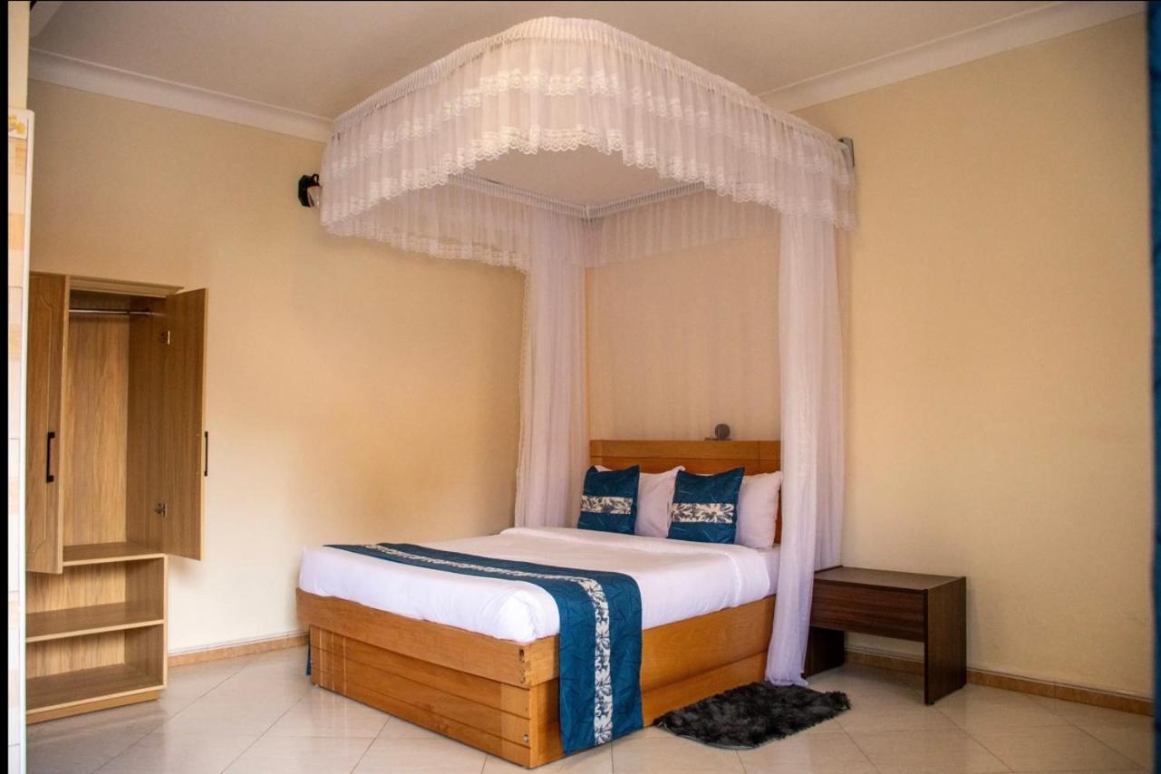 Twin Room with Bathroom photo 2