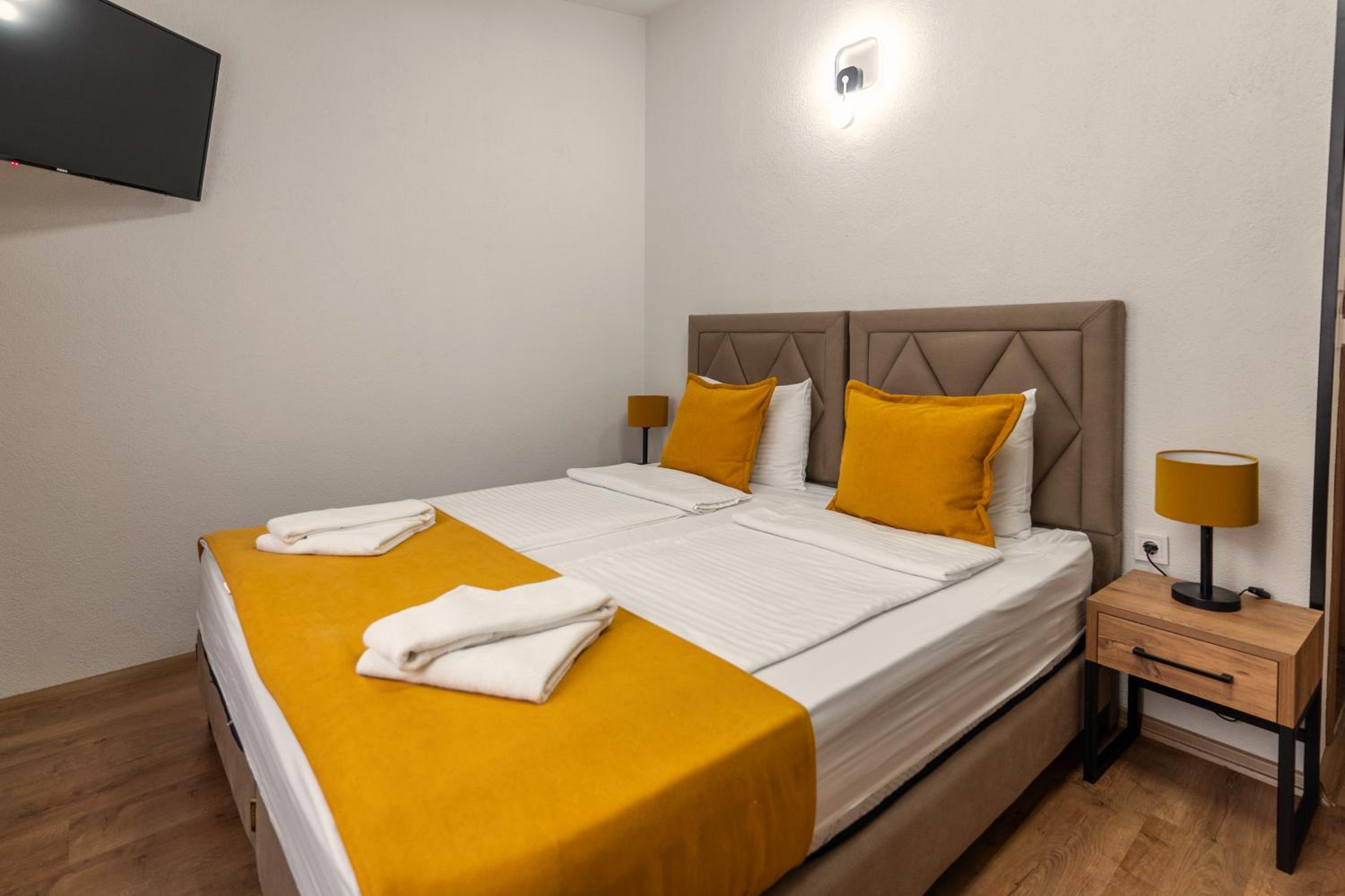 Budget Double Room photo 3