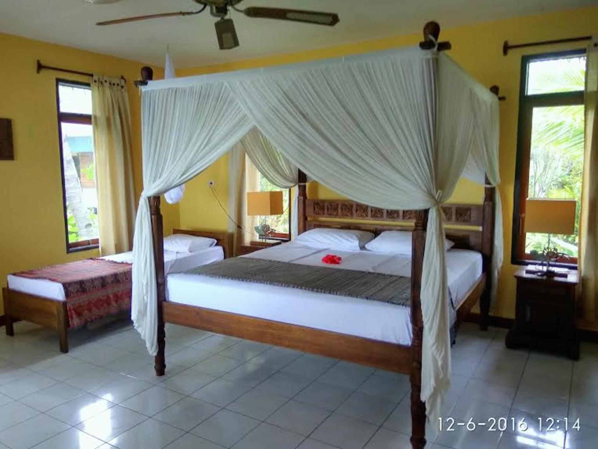 Deluxe Double Room (2 Adults + 1 Child)